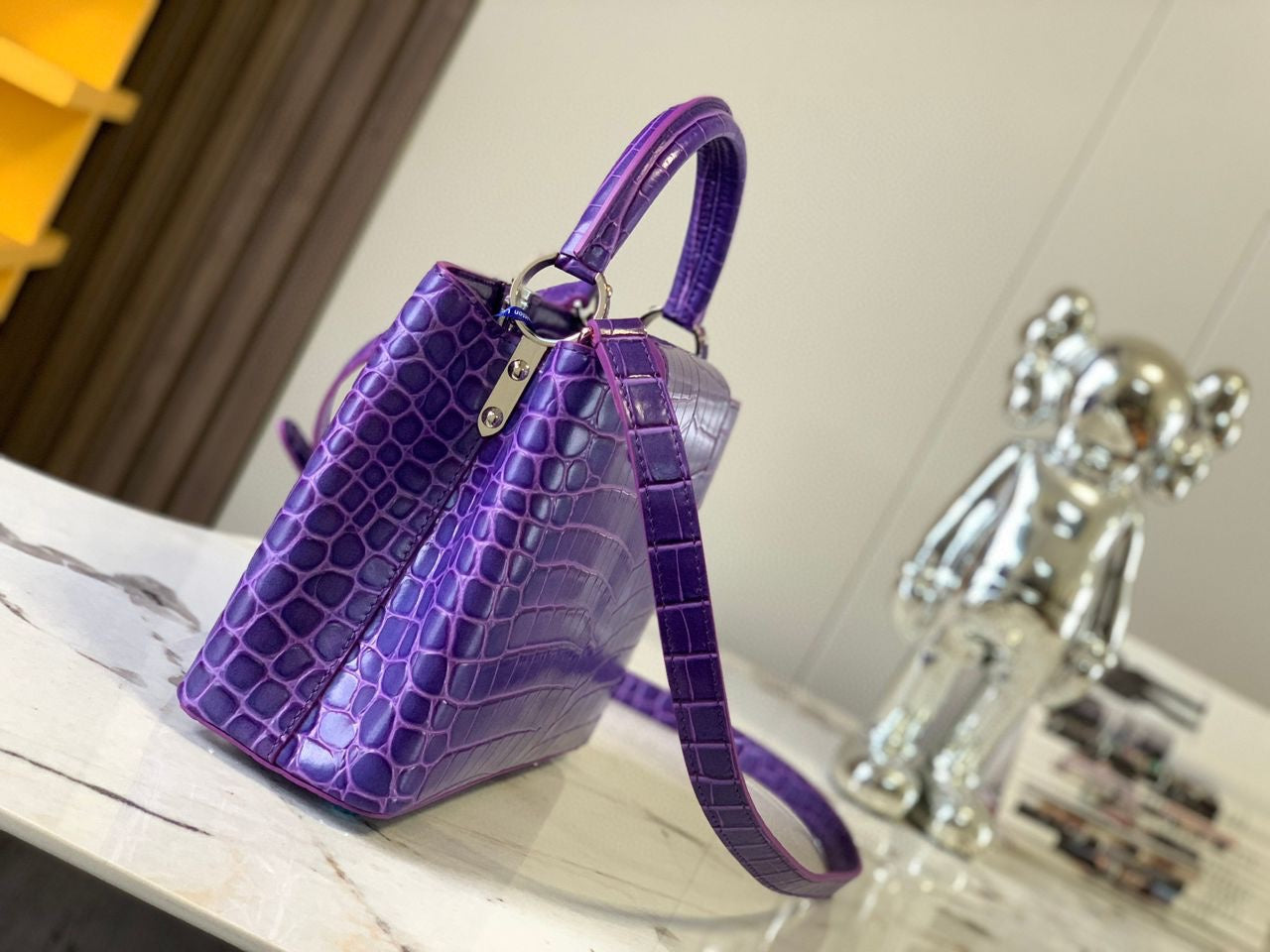 Sac A Main Louis Vuitton Capucines Croco Violet
