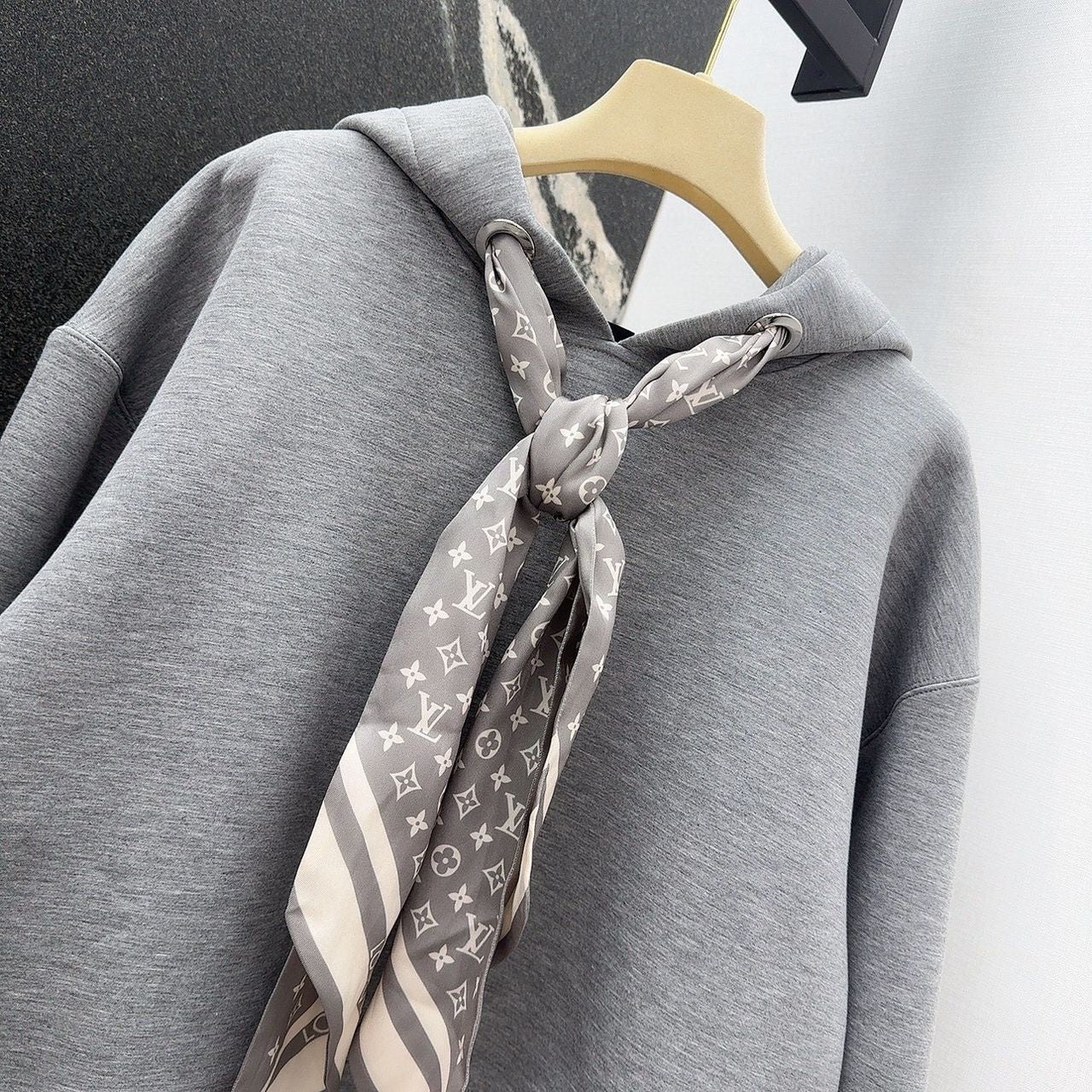 SWEAT FOULARD LOUIS VUITTON GRIS