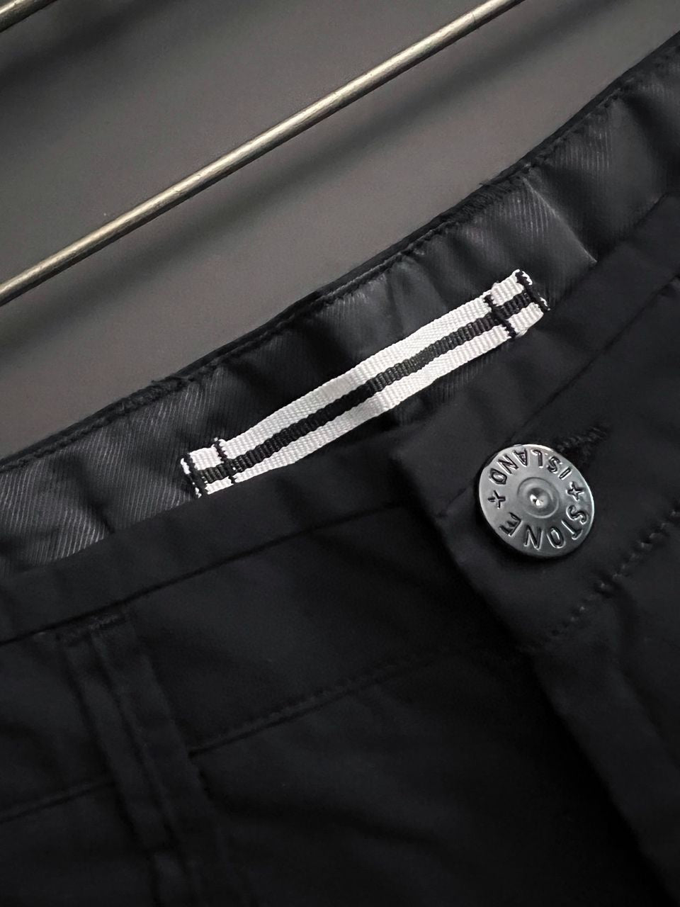 SHORT STONE ISLAND NOIR