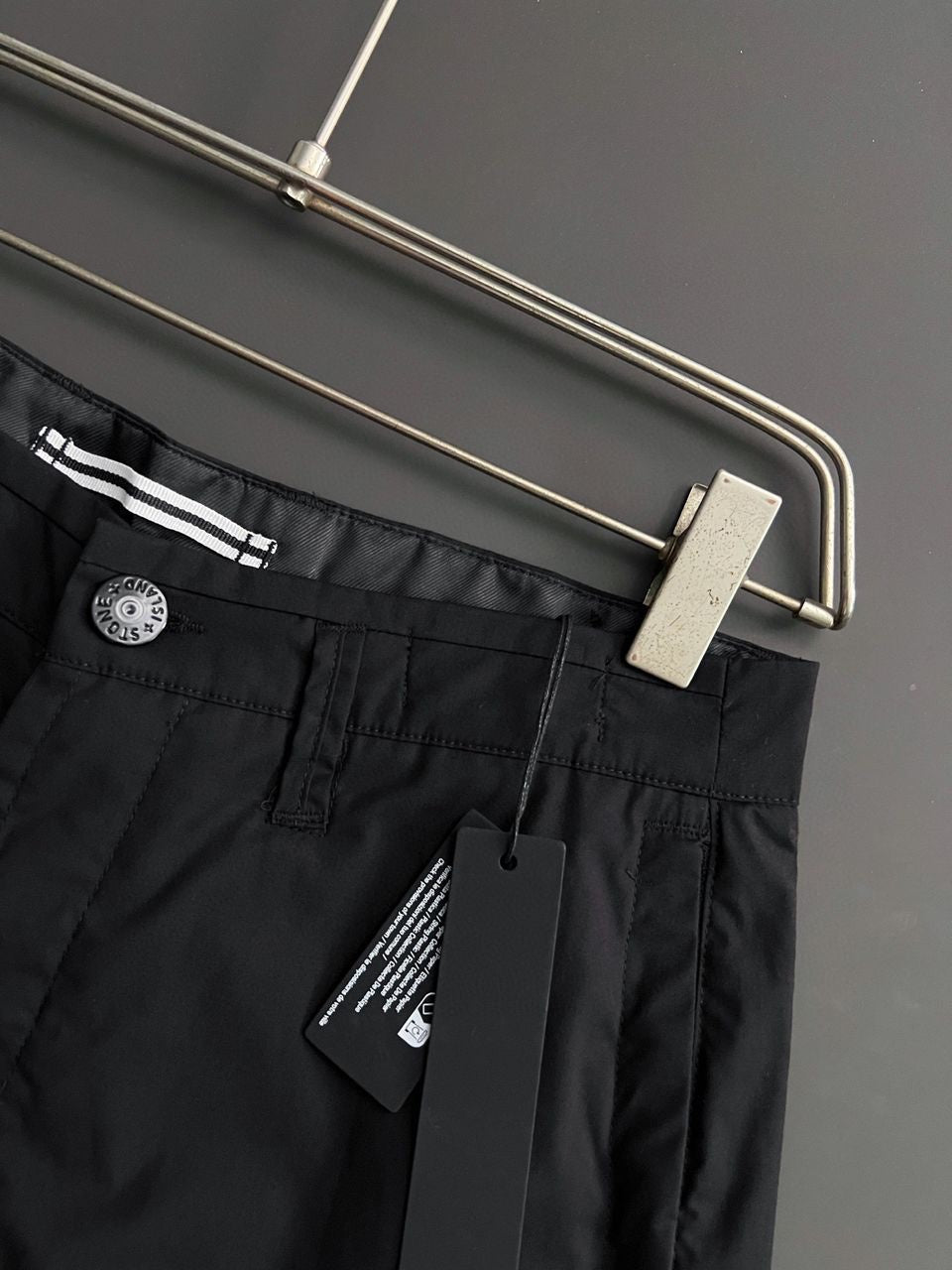 SHORT STONE ISLAND NOIR