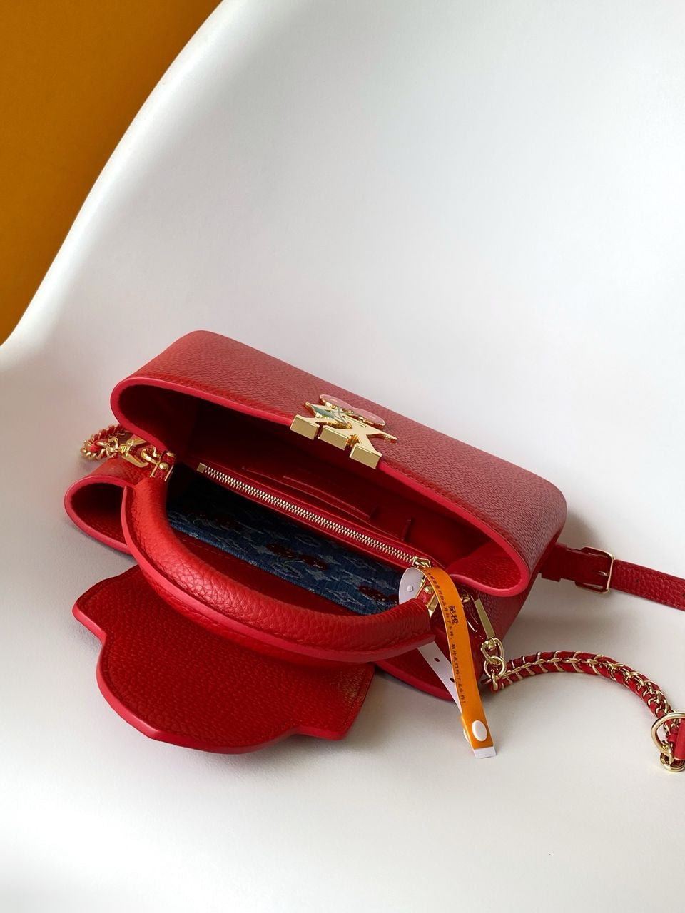 Sac A Main Louis Vuitton Capucines Rouge Cherry