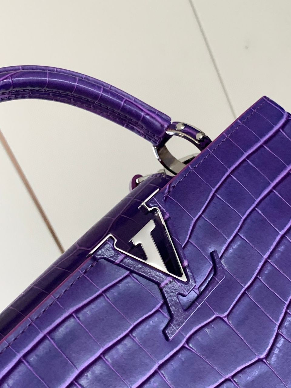 Sac A Main Louis Vuitton Capucines Croco Violet