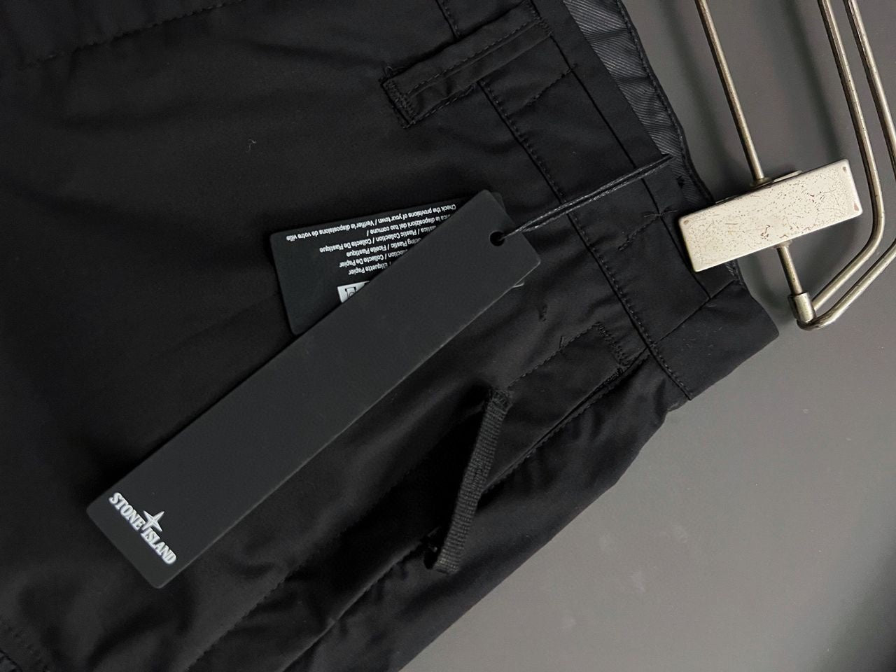 SHORT STONE ISLAND NOIR