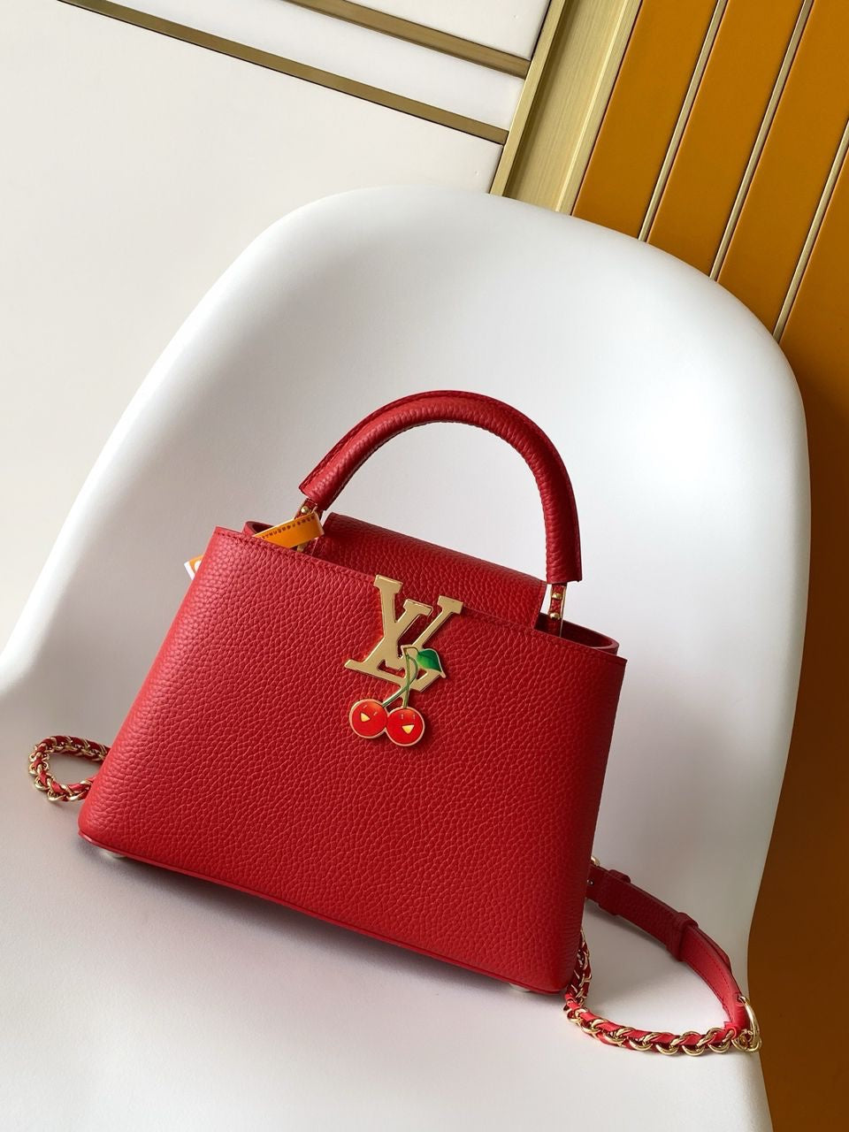 Sac A Main Louis Vuitton Capucines Rouge Cherry