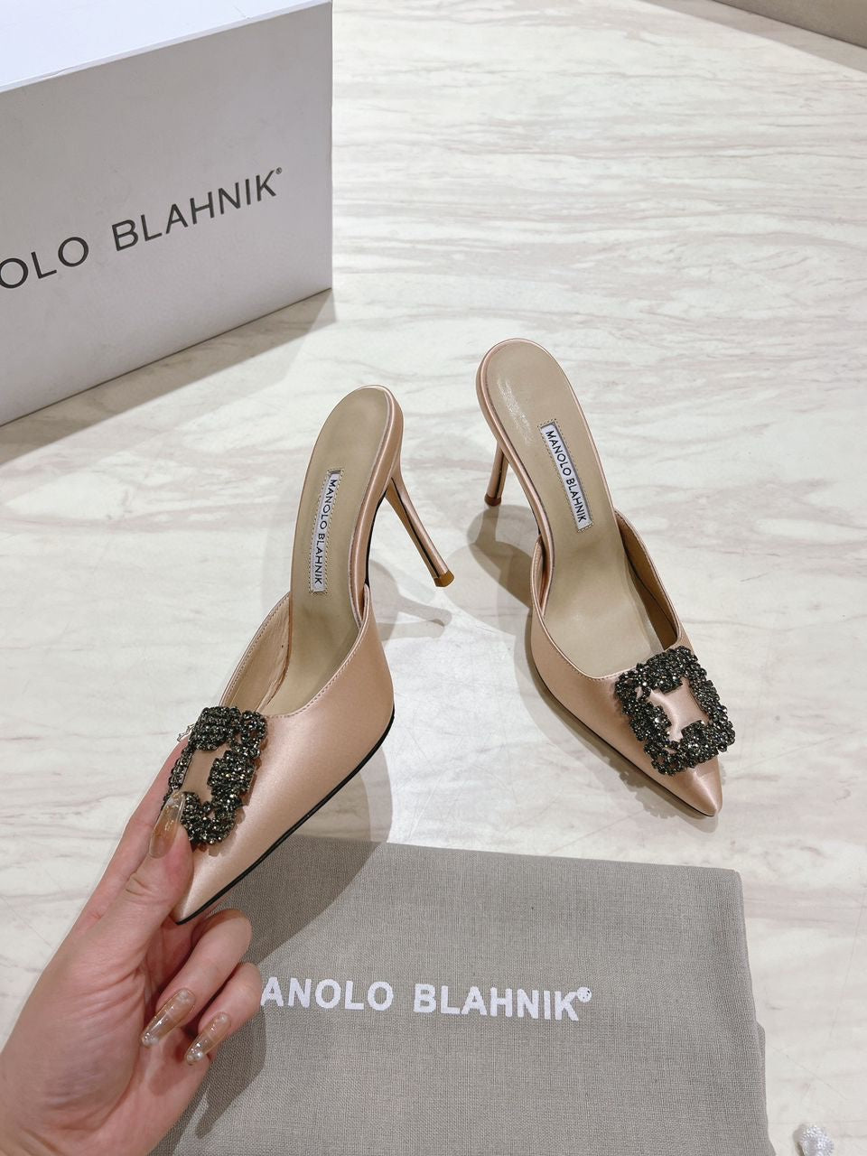 Talons Malono Blahnik Beige