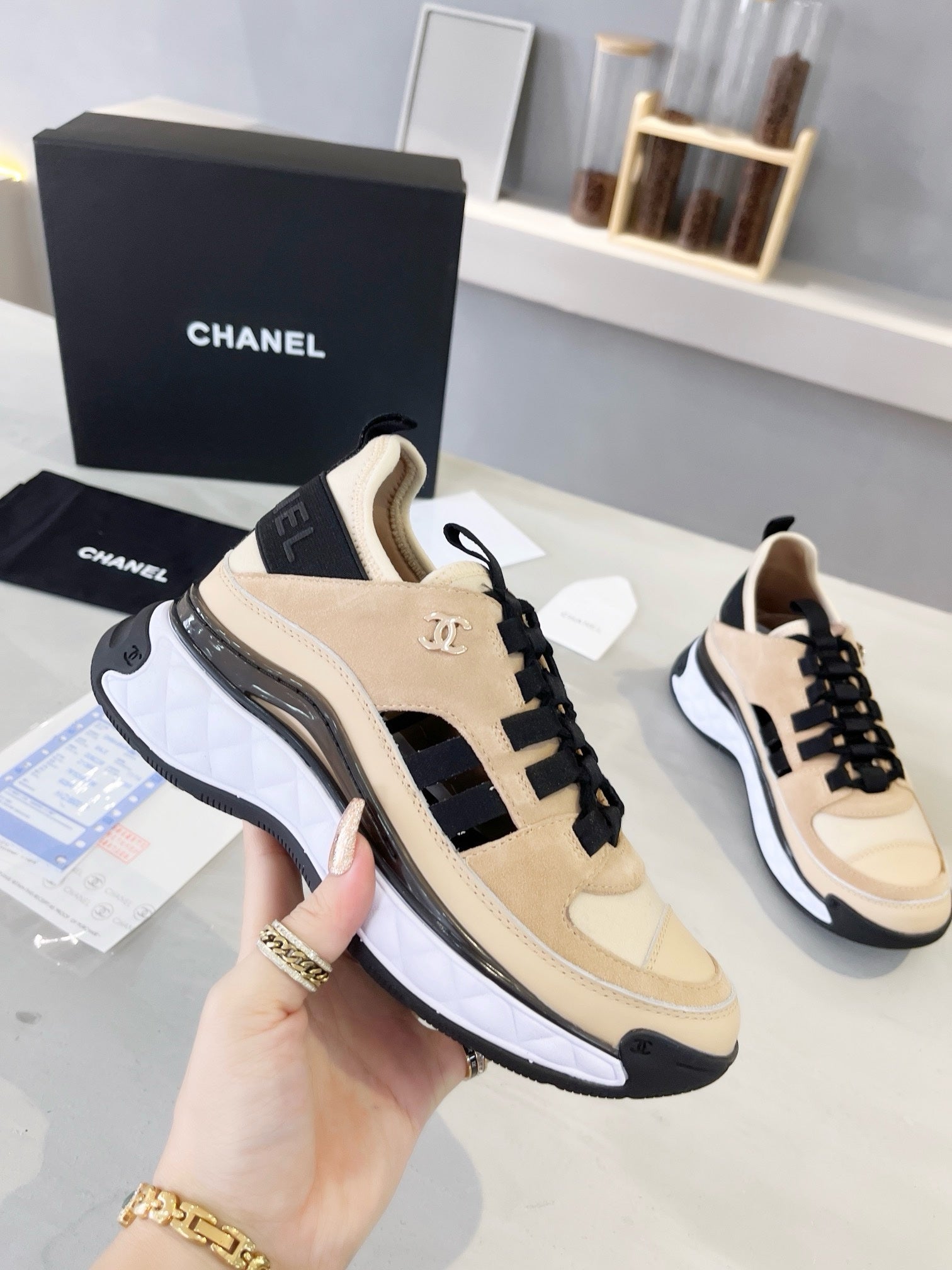 SNEAKERS CHANEL BEIGE