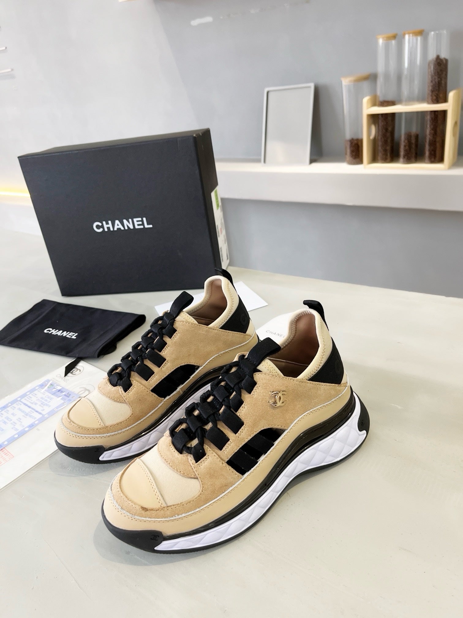 SNEAKERS CHANEL BEIGE