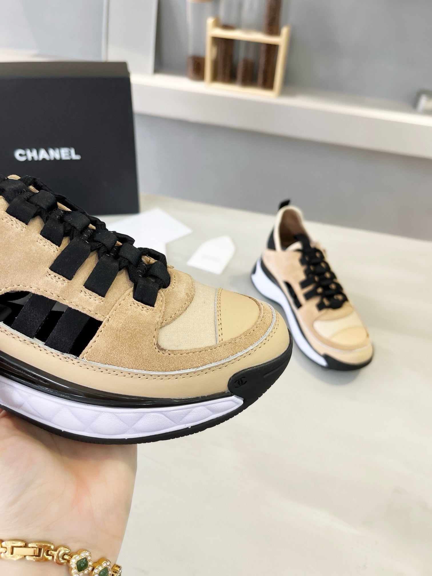 SNEAKERS CHANEL BEIGE