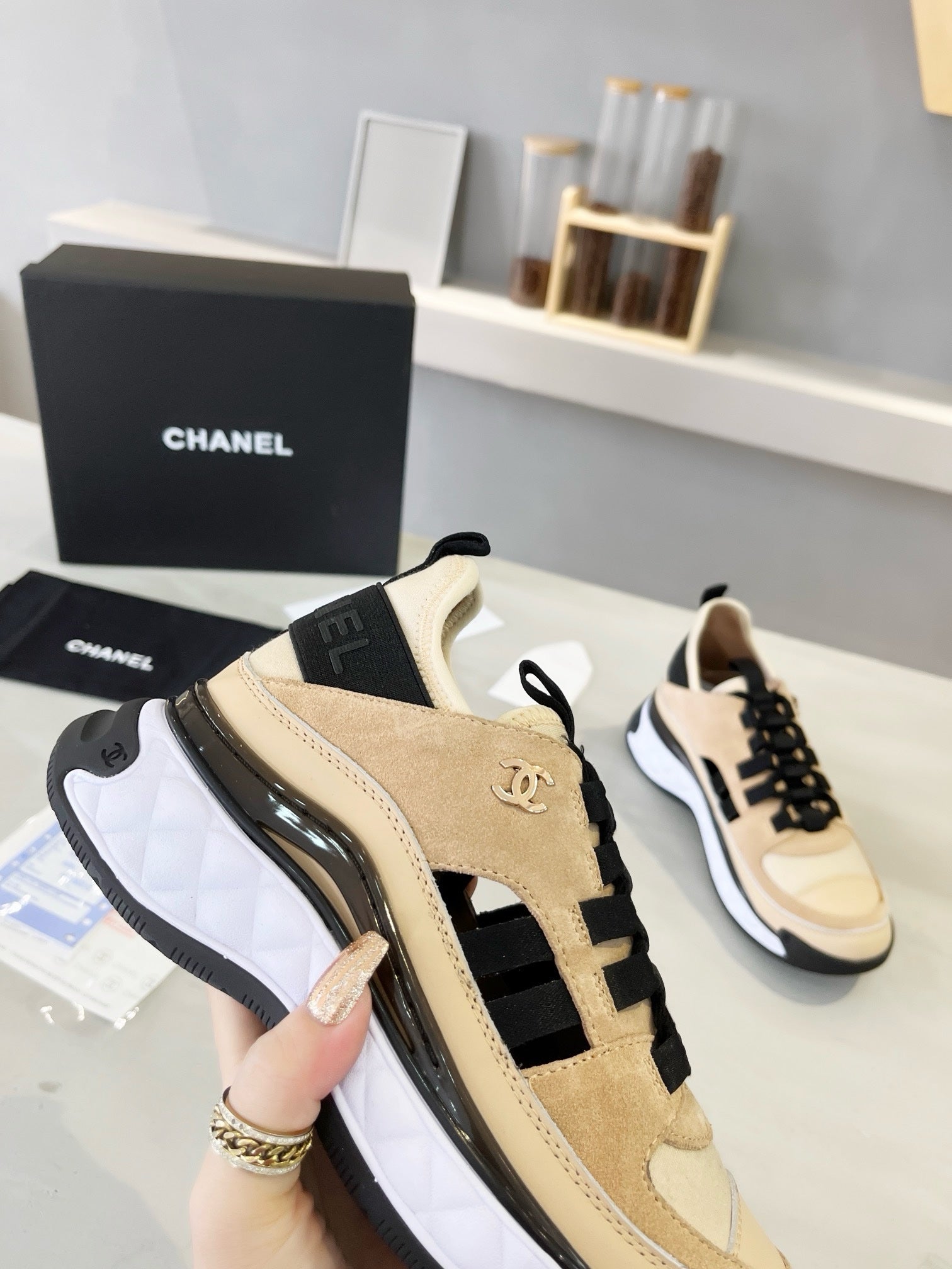 SNEAKERS CHANEL BEIGE