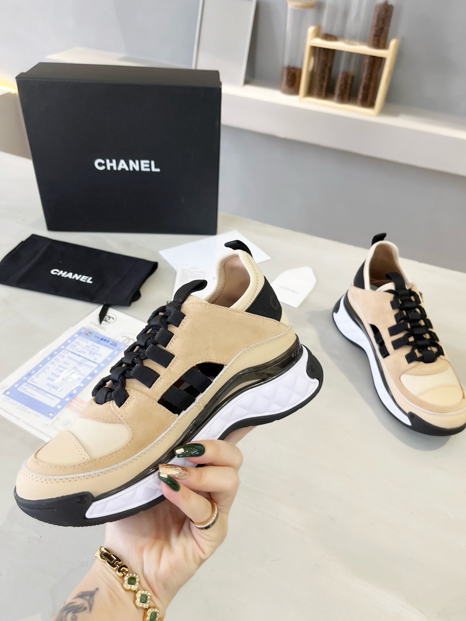 SNEAKERS CHANEL BEIGE
