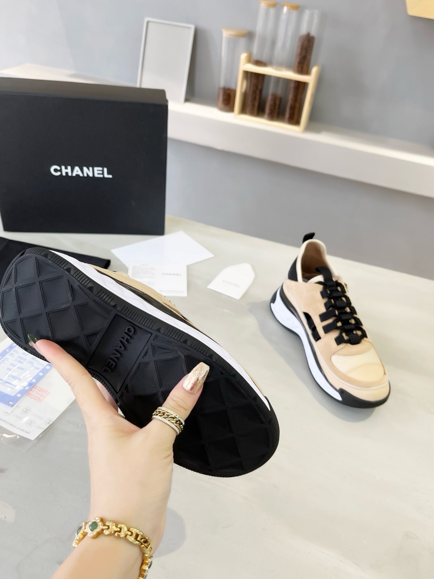 SNEAKERS CHANEL BEIGE