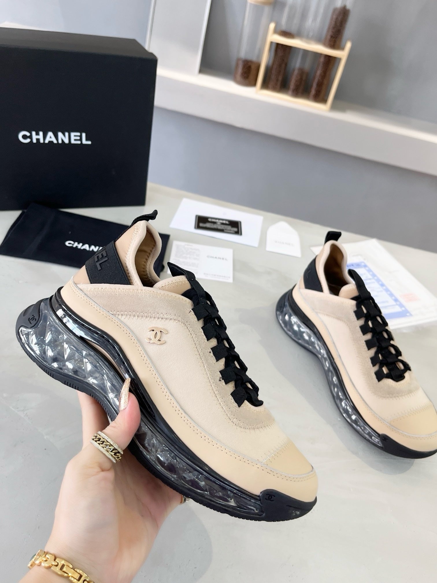 SNEAKERS CHANEL BEIGE