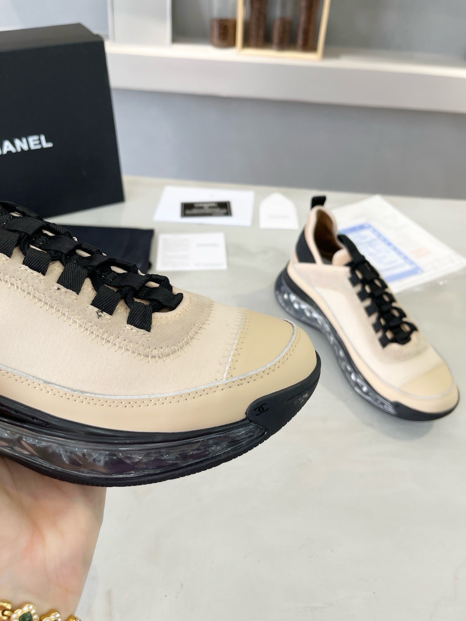 SNEAKERS CHANEL BEIGE