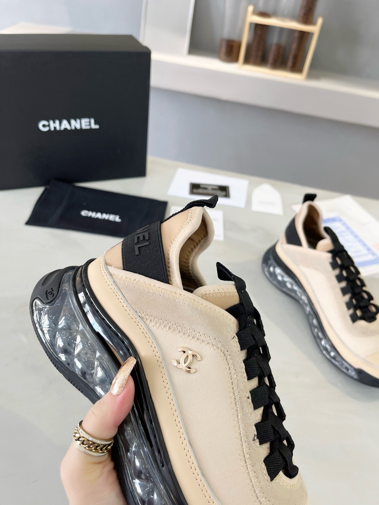 SNEAKERS CHANEL BEIGE