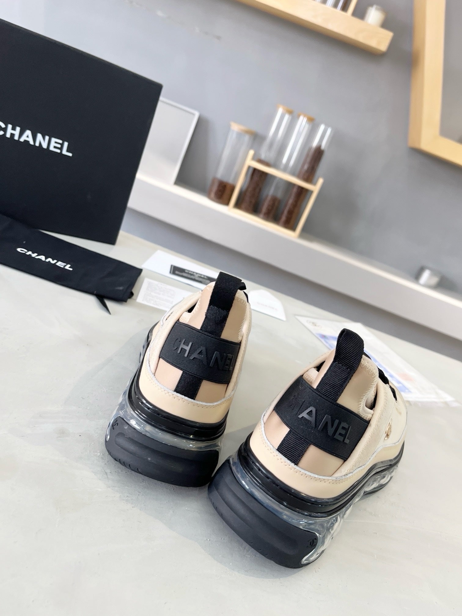 SNEAKERS CHANEL BEIGE