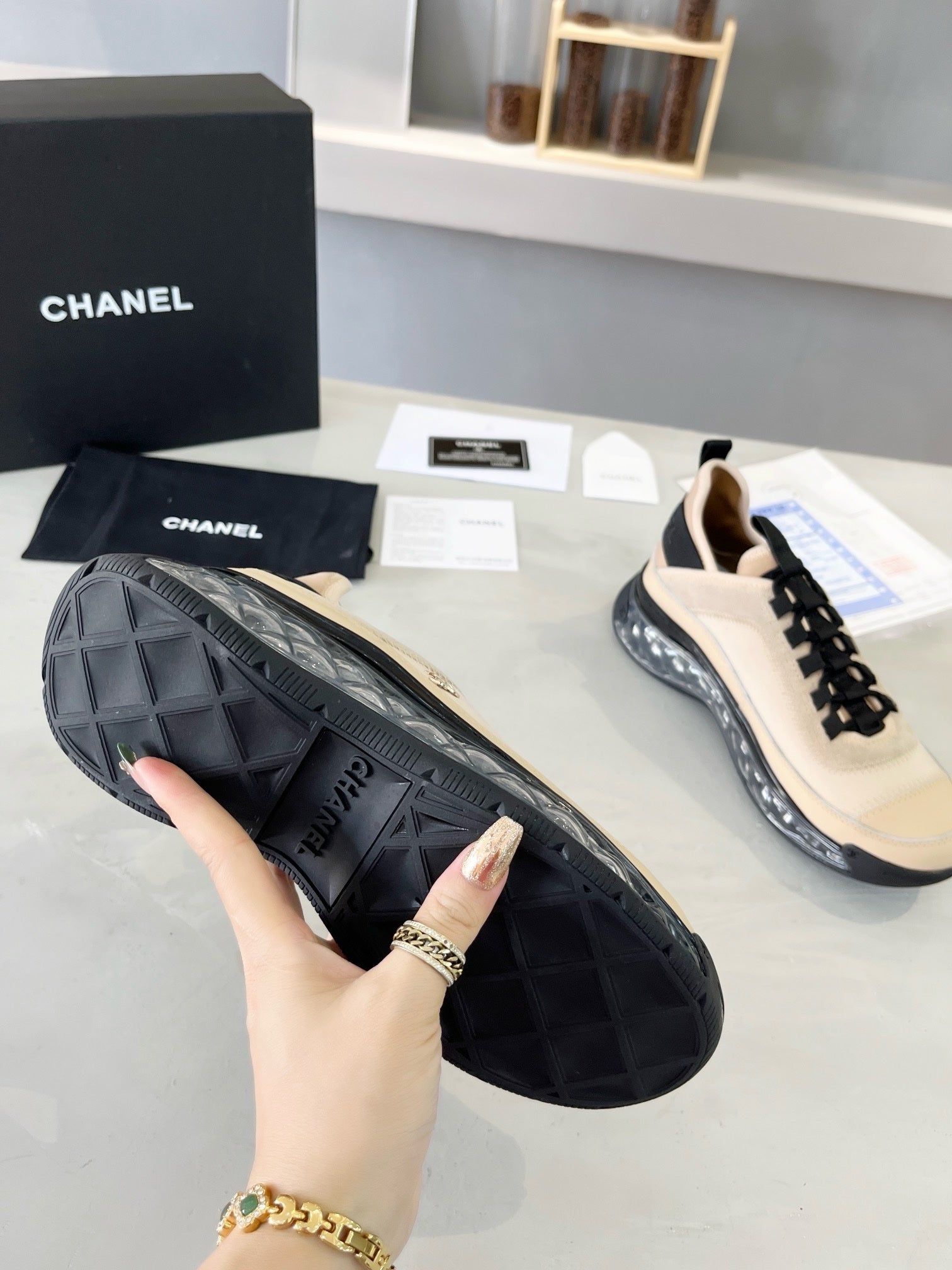 SNEAKERS CHANEL BEIGE