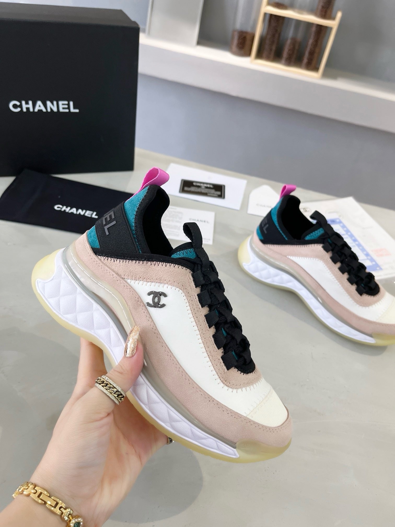 SNEAKERS CHANEL BEIGE