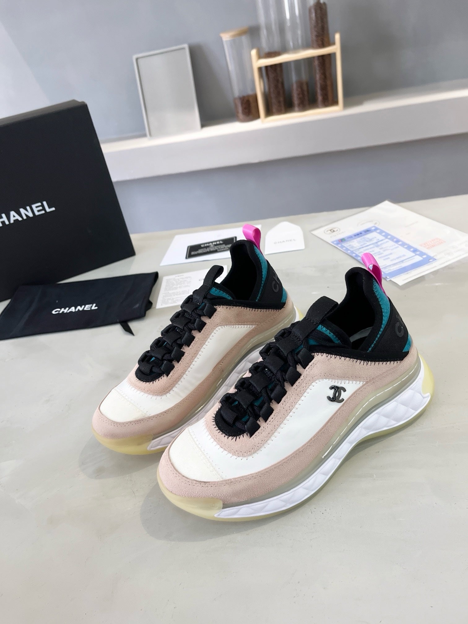 SNEAKERS CHANEL BEIGE