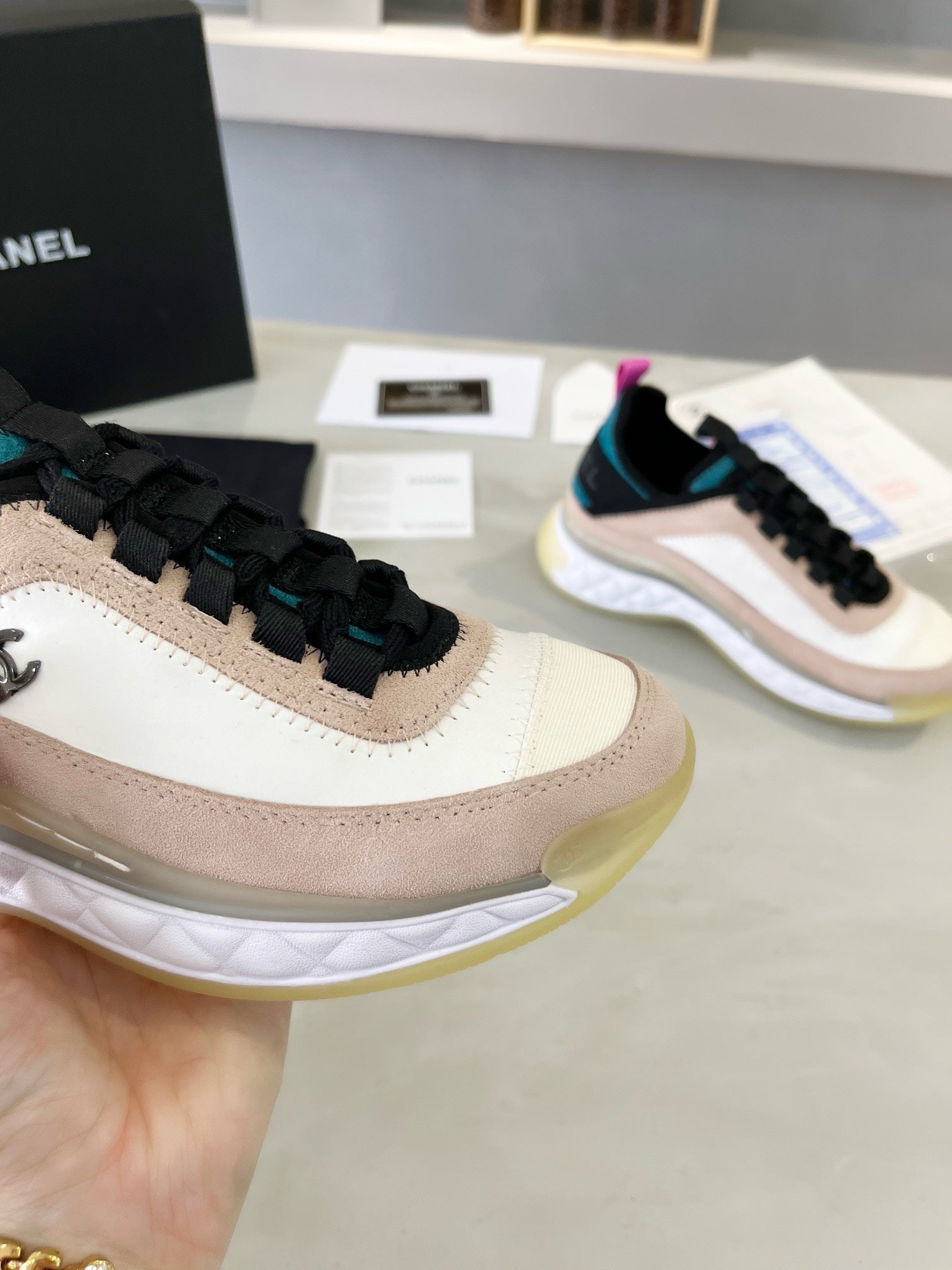 SNEAKERS CHANEL BEIGE