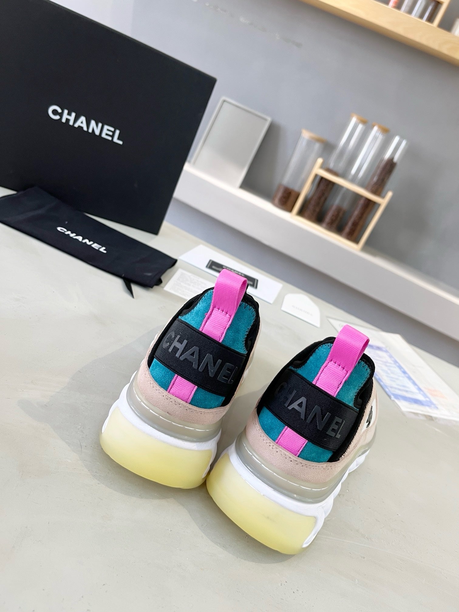 SNEAKERS CHANEL BEIGE