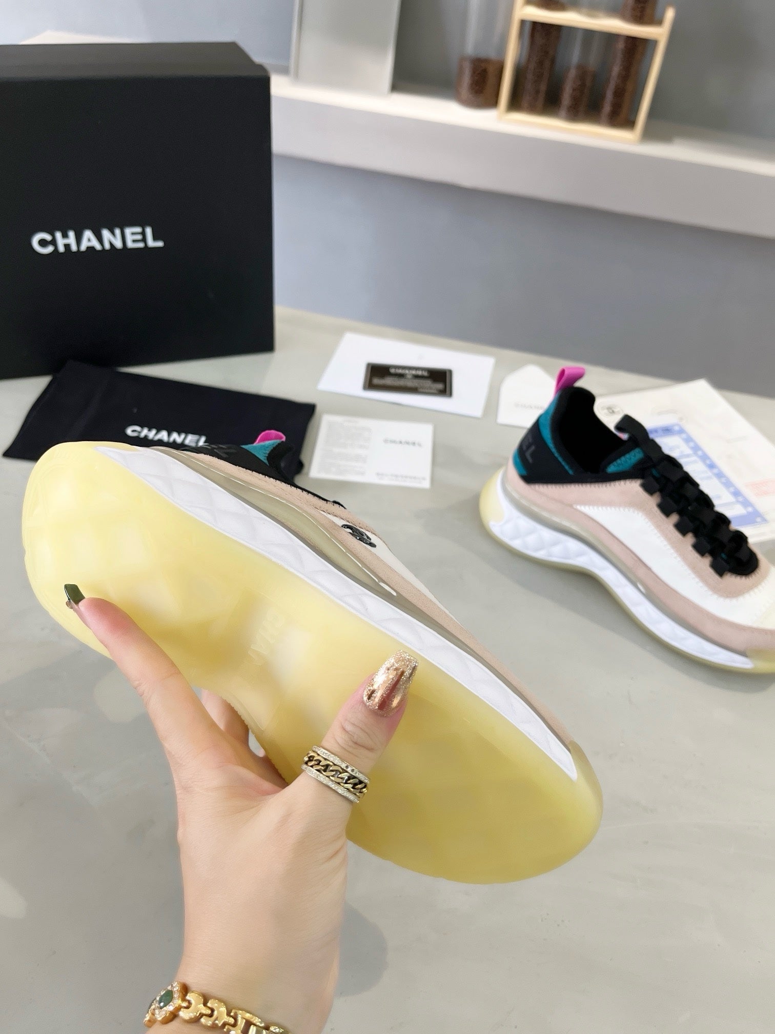 SNEAKERS CHANEL BEIGE