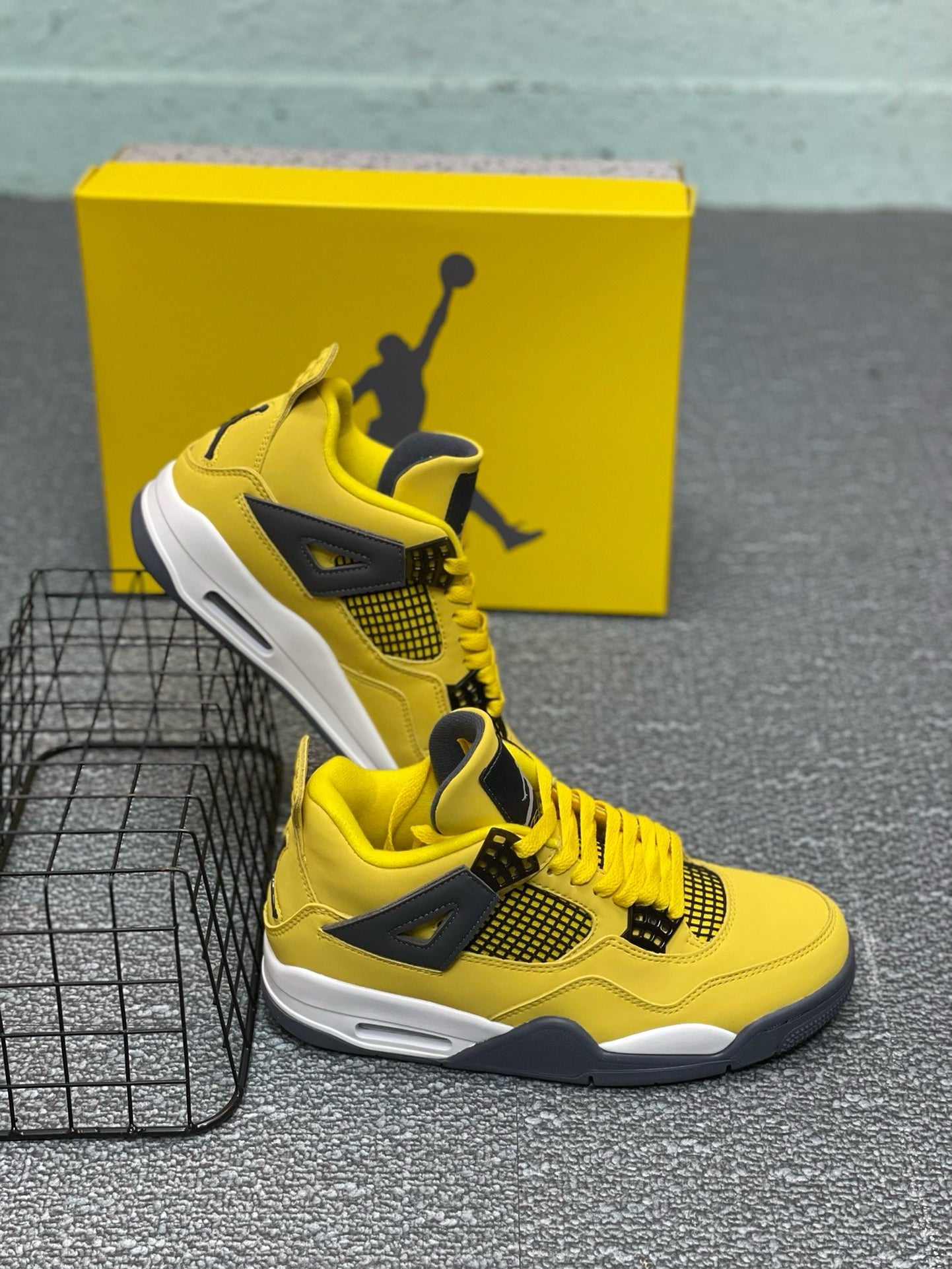 SNEAKERS AIR JORDAN 4 LIGHTNING