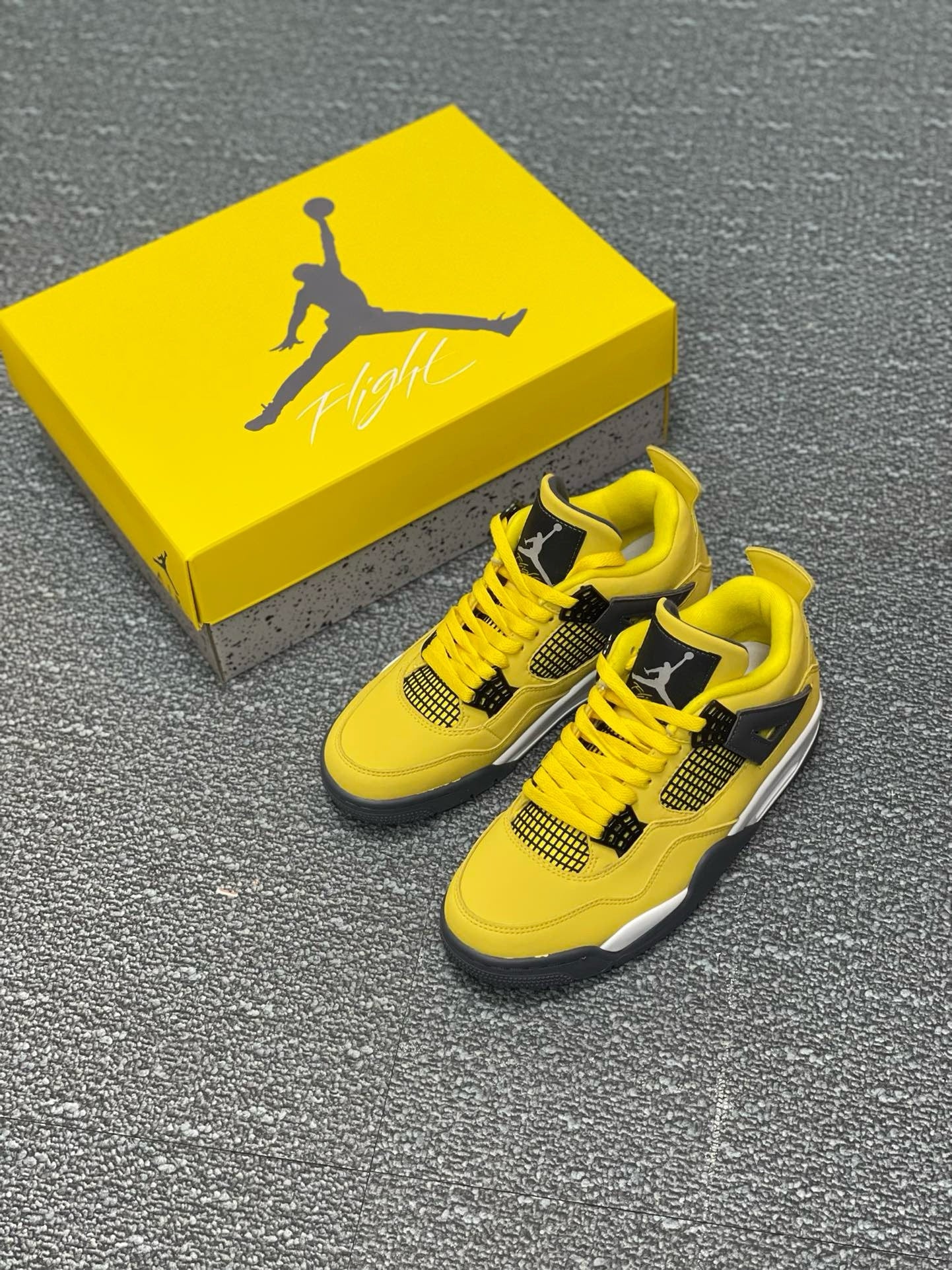 SNEAKERS AIR JORDAN 4 LIGHTNING