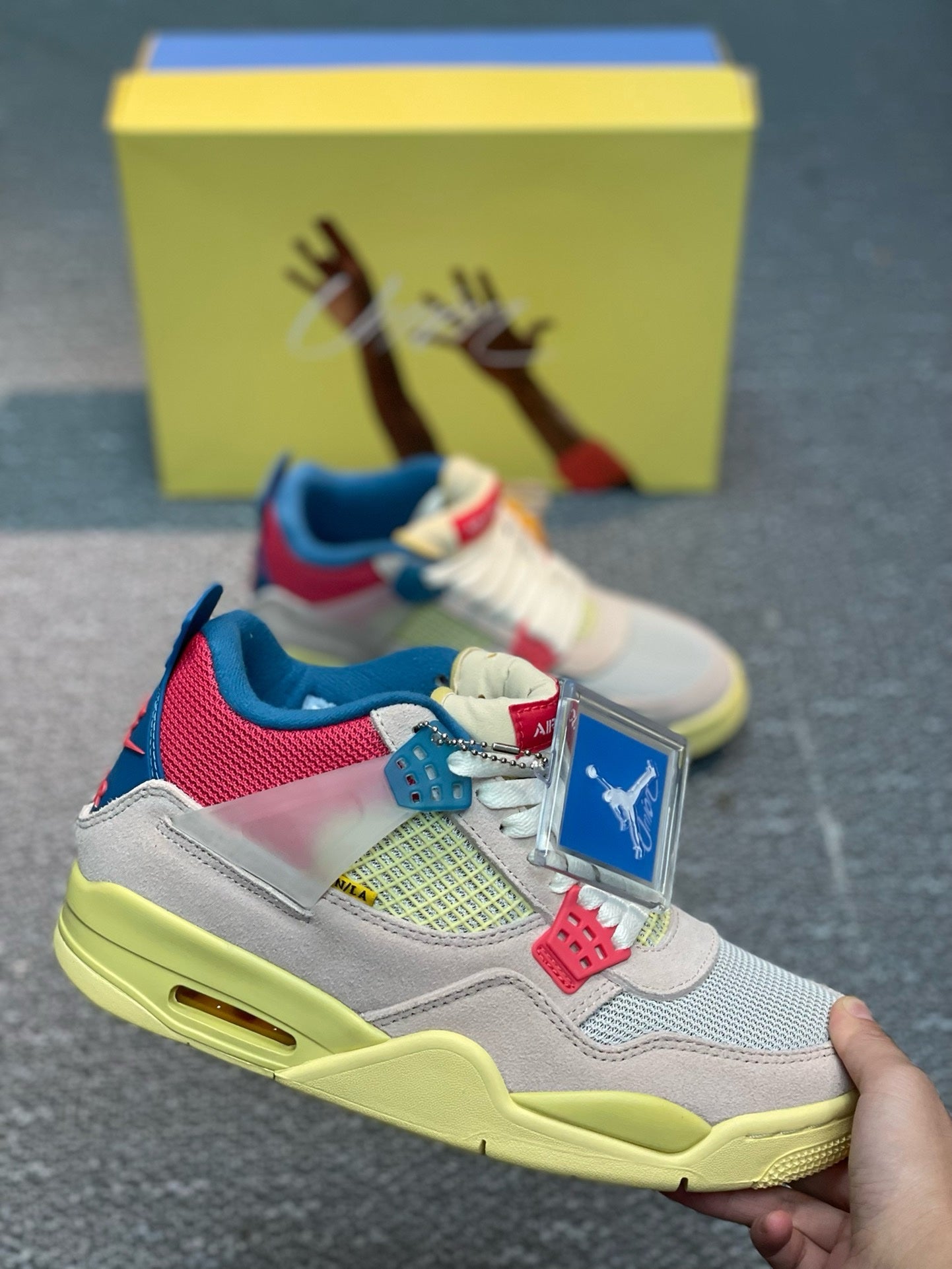 SNEAKERS AIR JORDAN 4 GUAVA ICE