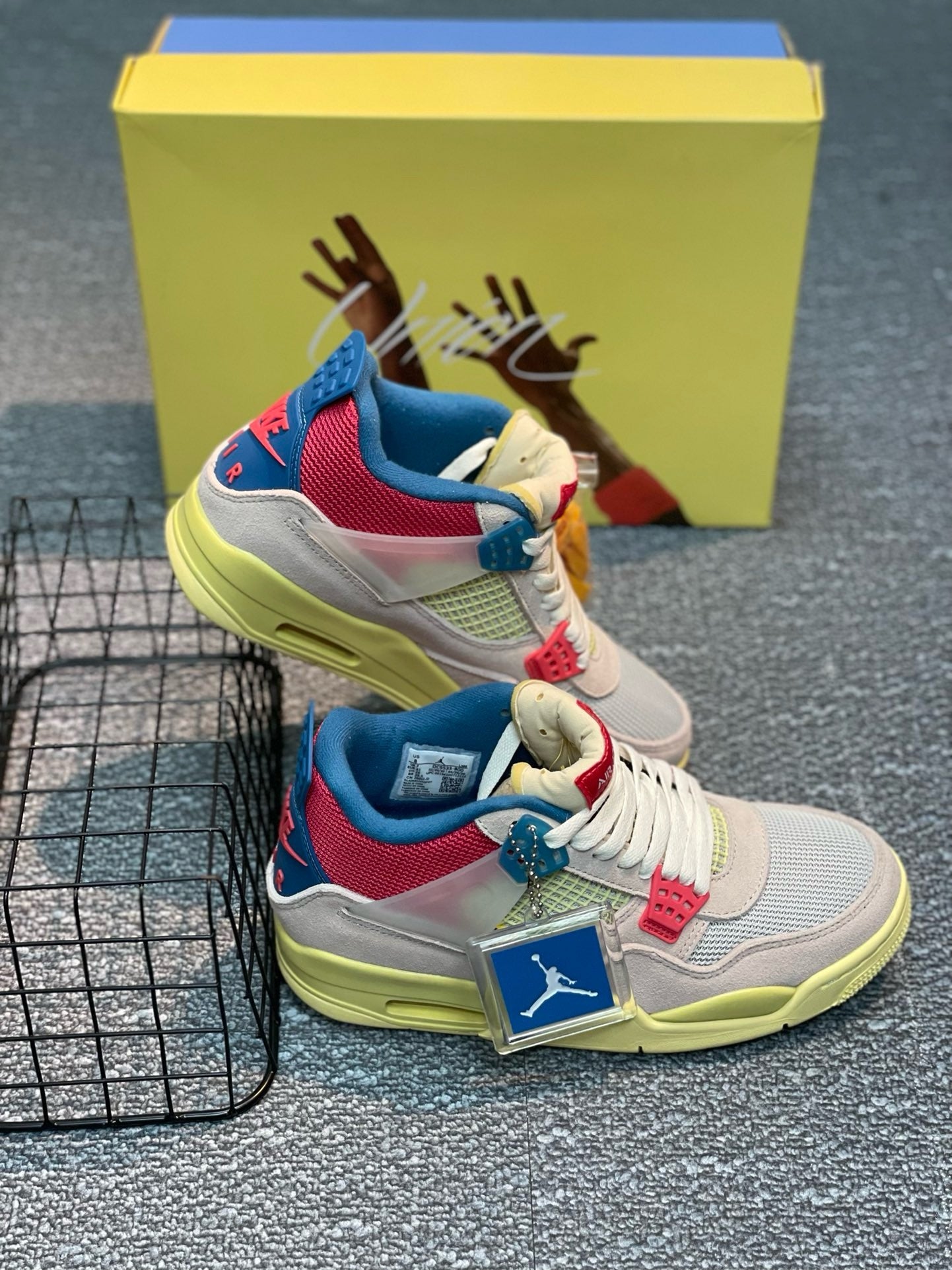 SNEAKERS AIR JORDAN 4 GUAVA ICE