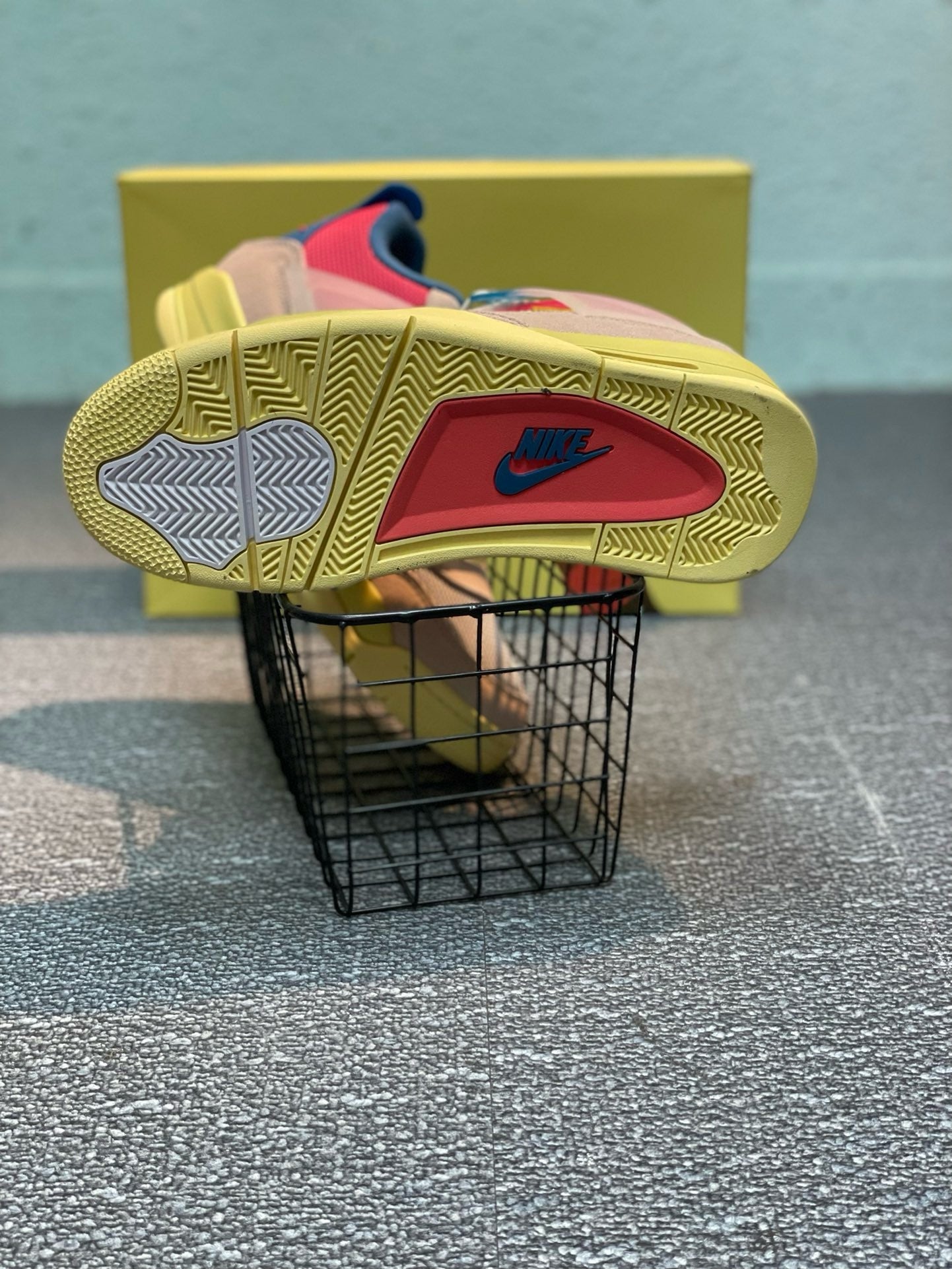 SNEAKERS AIR JORDAN 4 GUAVA ICE