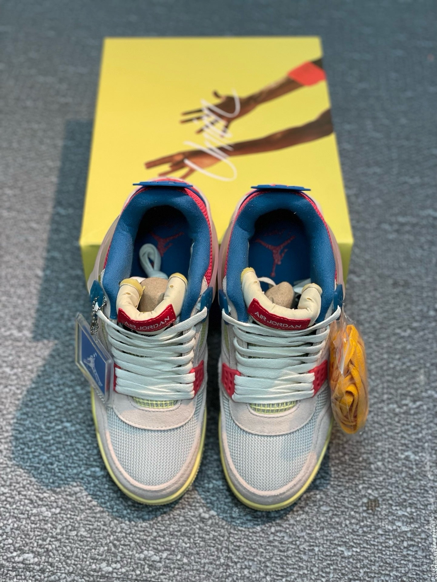 SNEAKERS AIR JORDAN 4 GUAVA ICE