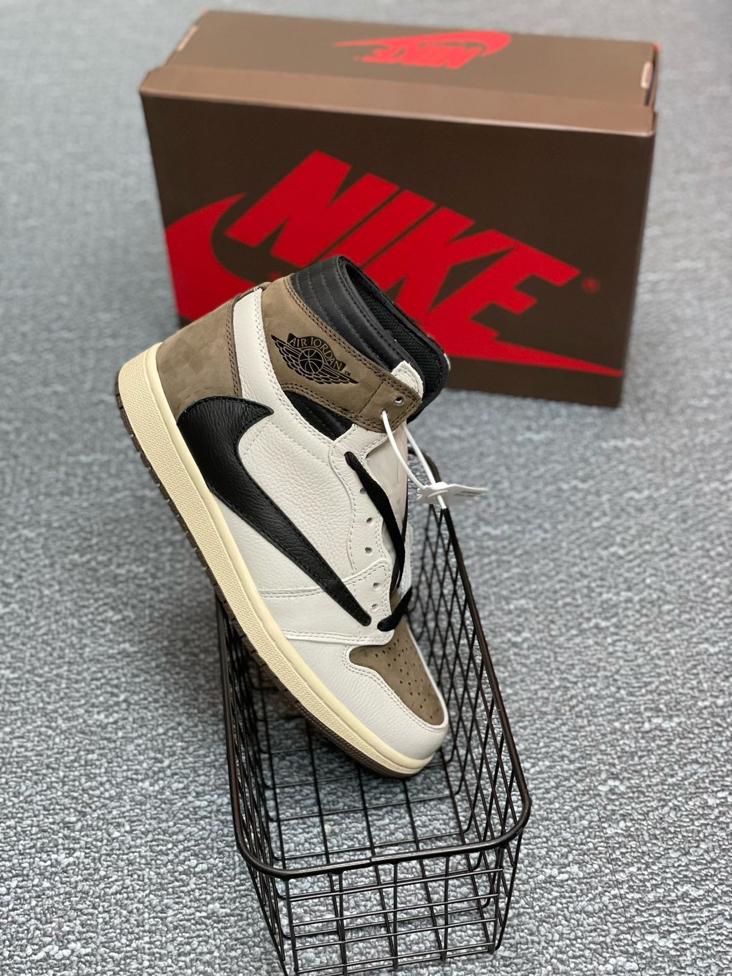 SNEAKERS AIR JORDAN 1 HIGH TRAVIS SCOTT MOCHA