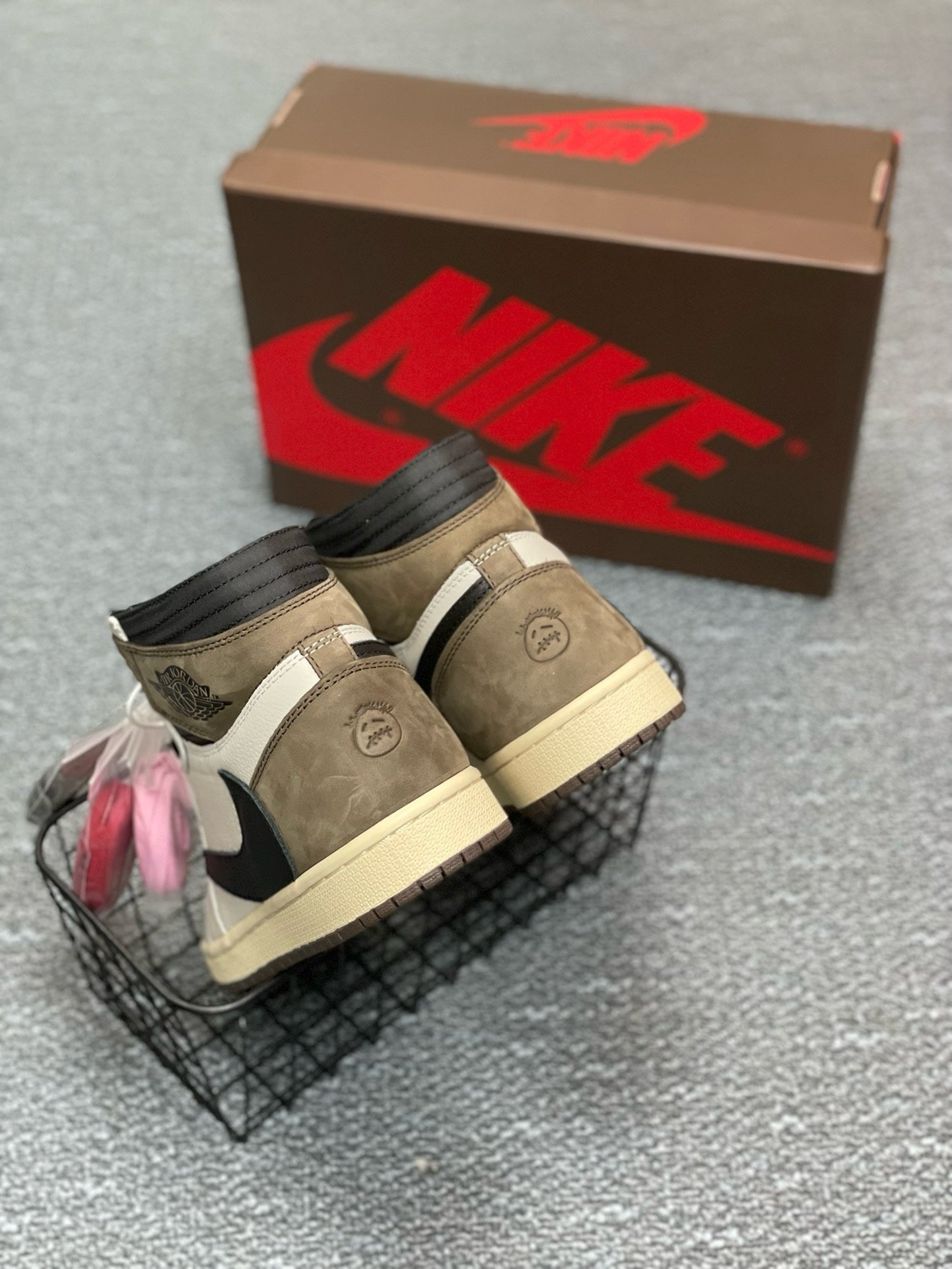 SNEAKERS AIR JORDAN 1 HIGH TRAVIS SCOTT MOCHA