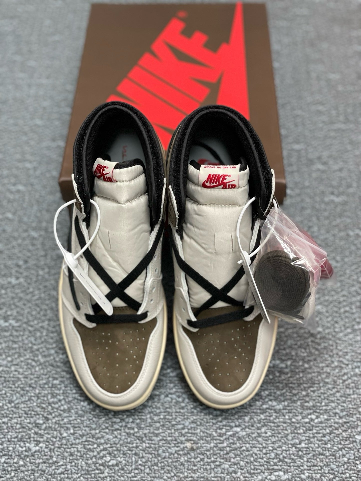 SNEAKERS AIR JORDAN 1 HIGH TRAVIS SCOTT MOCHA