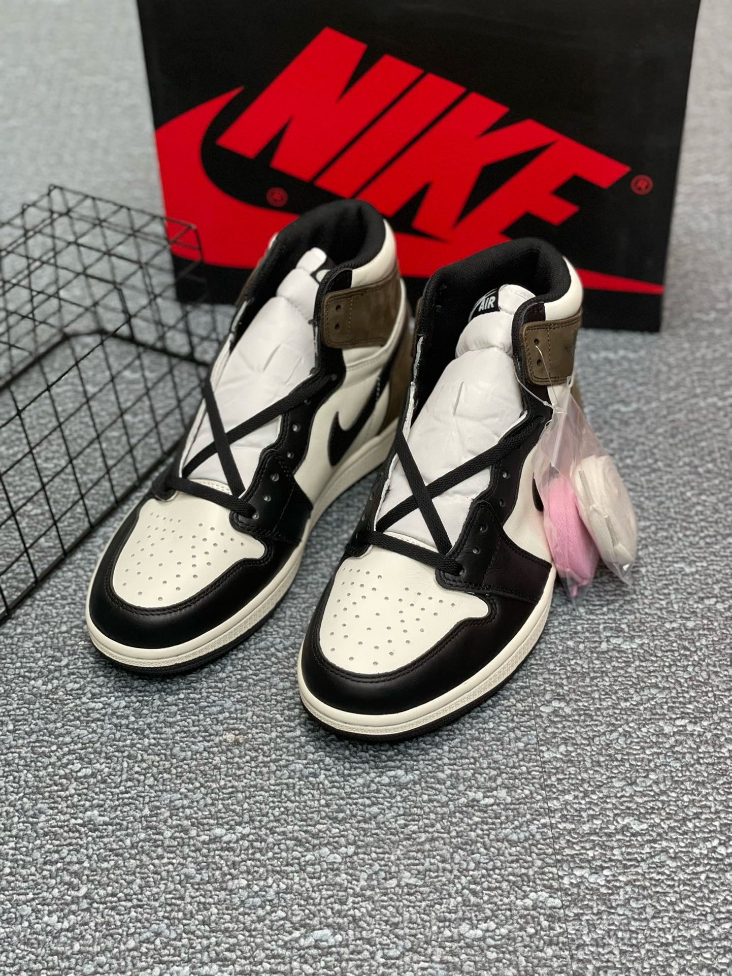 SNEAKERS AIR JORDAN 1 HIGH DARK MOCHA