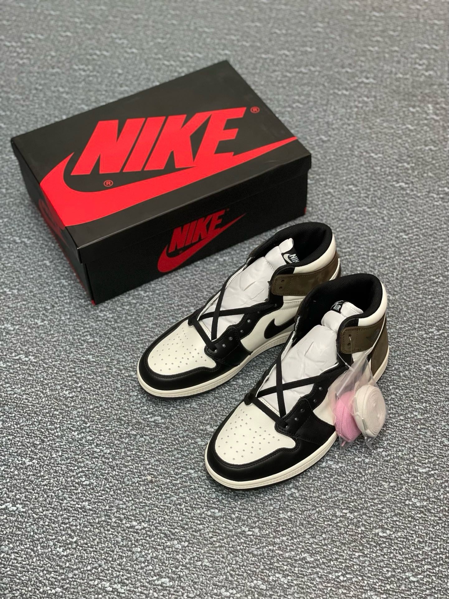 SNEAKERS AIR JORDAN 1 HIGH DARK MOCHA