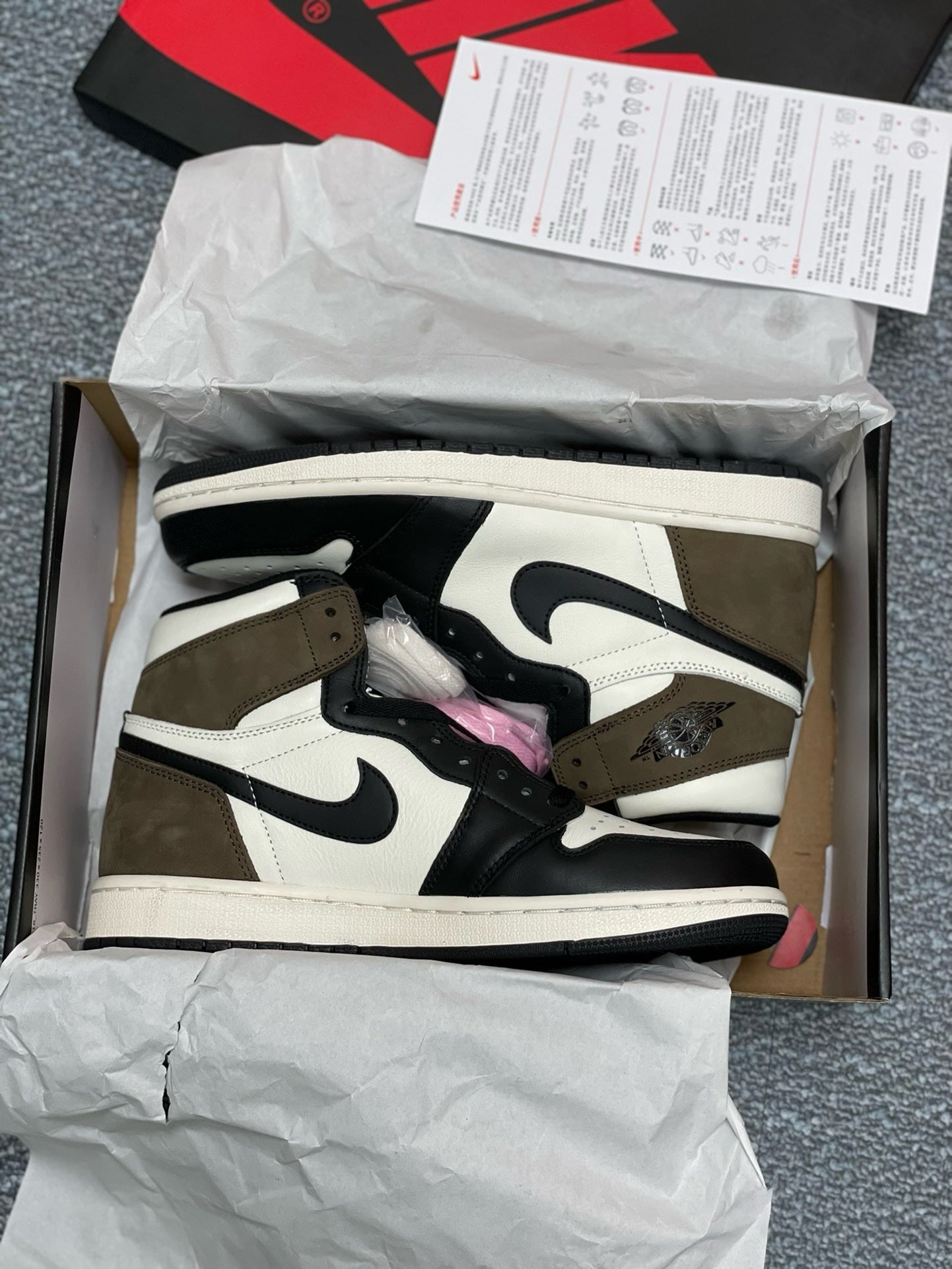 SNEAKERS AIR JORDAN 1 HIGH DARK MOCHA