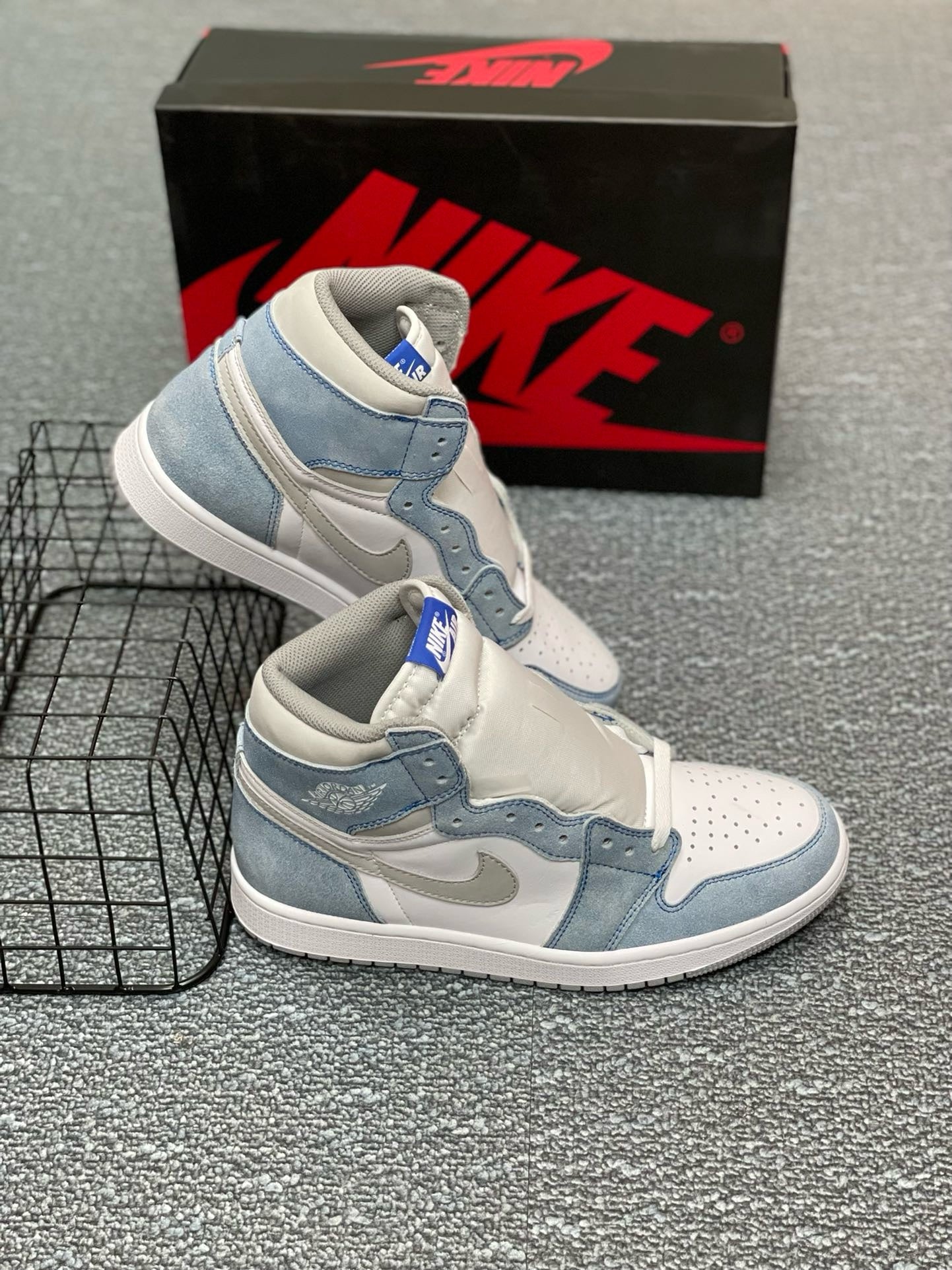 SNEAKERS AIR JORDAN 1 HIGH HYPER ROYAL