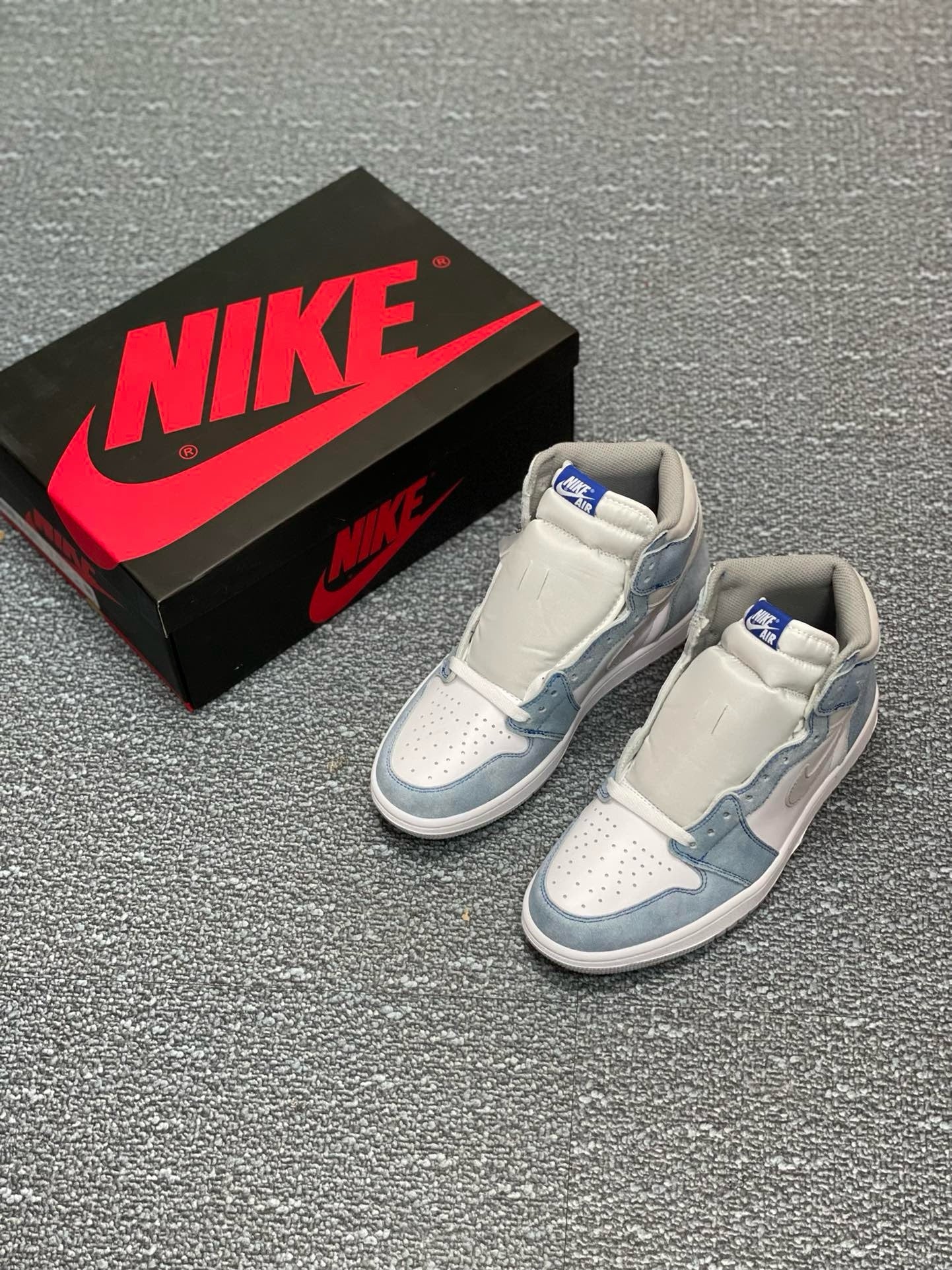 SNEAKERS AIR JORDAN 1 HIGH HYPER ROYAL