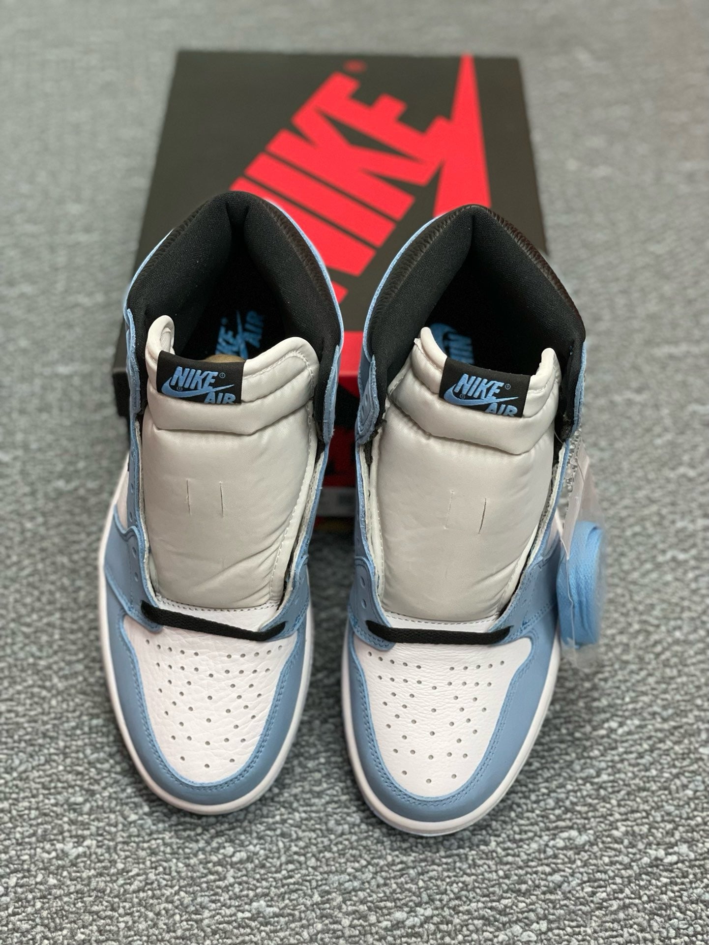 SNEAKERS AIR JORDAN 1 HIGH UNIVERSITY BLUE