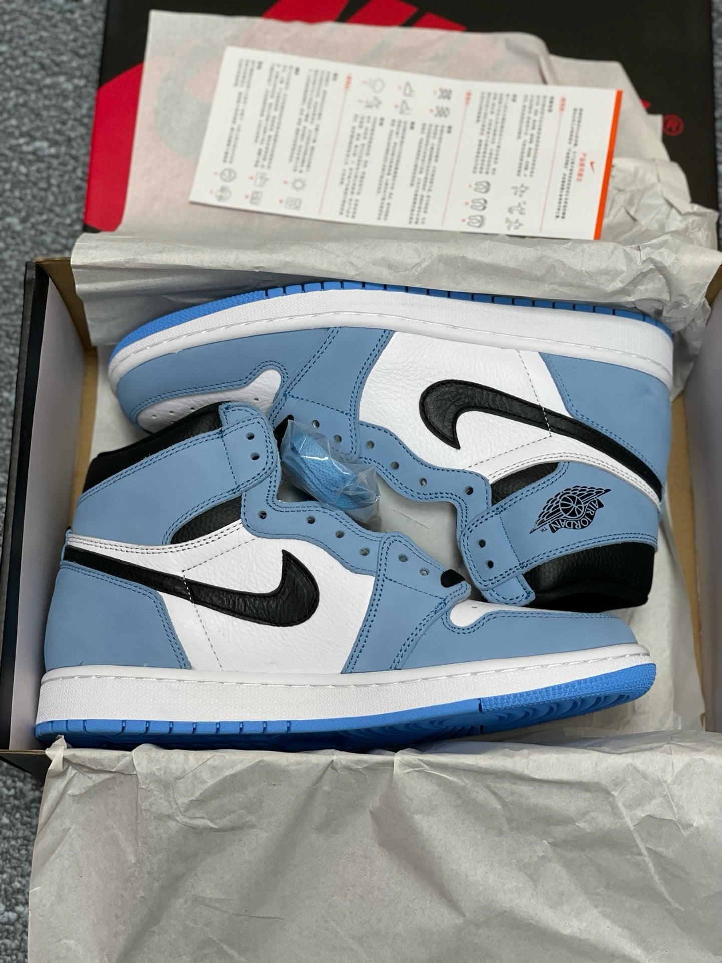 SNEAKERS AIR JORDAN 1 HIGH UNIVERSITY BLUE