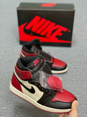SNEAKERS AIR JORDAN 1 HIGH BRED TOE ROUGE