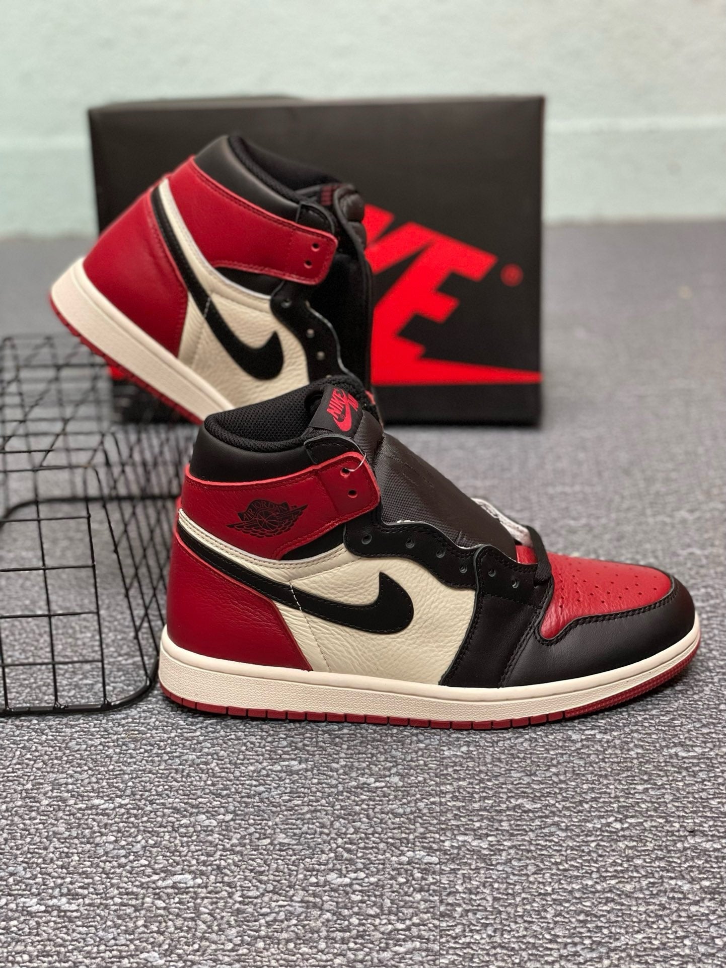 SNEAKERS AIR JORDAN 1 HIGH BRED TOE ROUGE