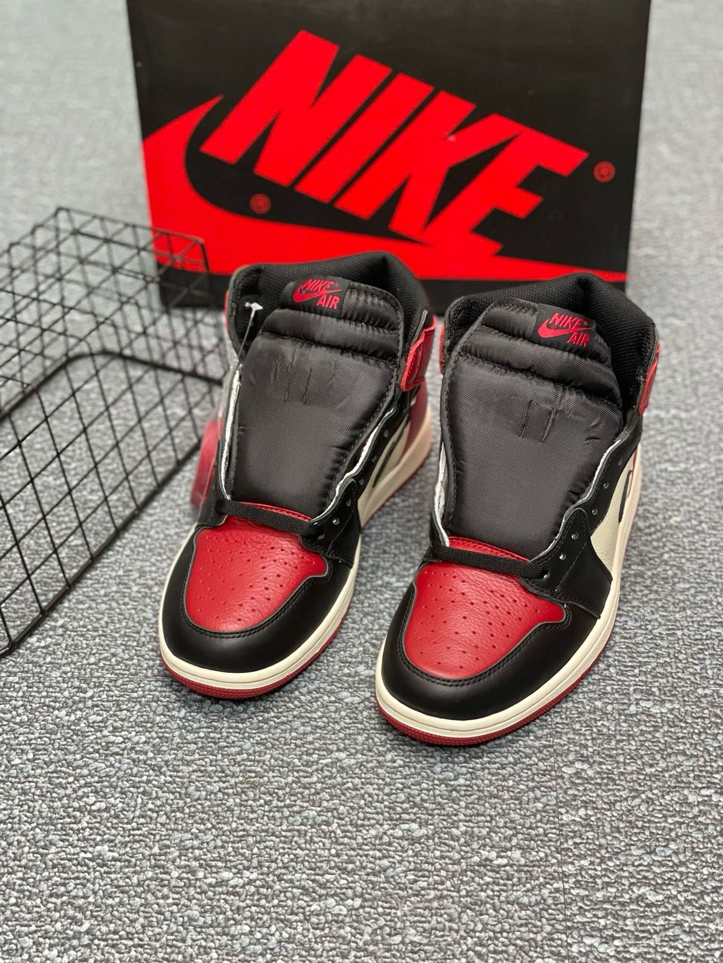 SNEAKERS AIR JORDAN 1 HIGH BRED TOE ROUGE