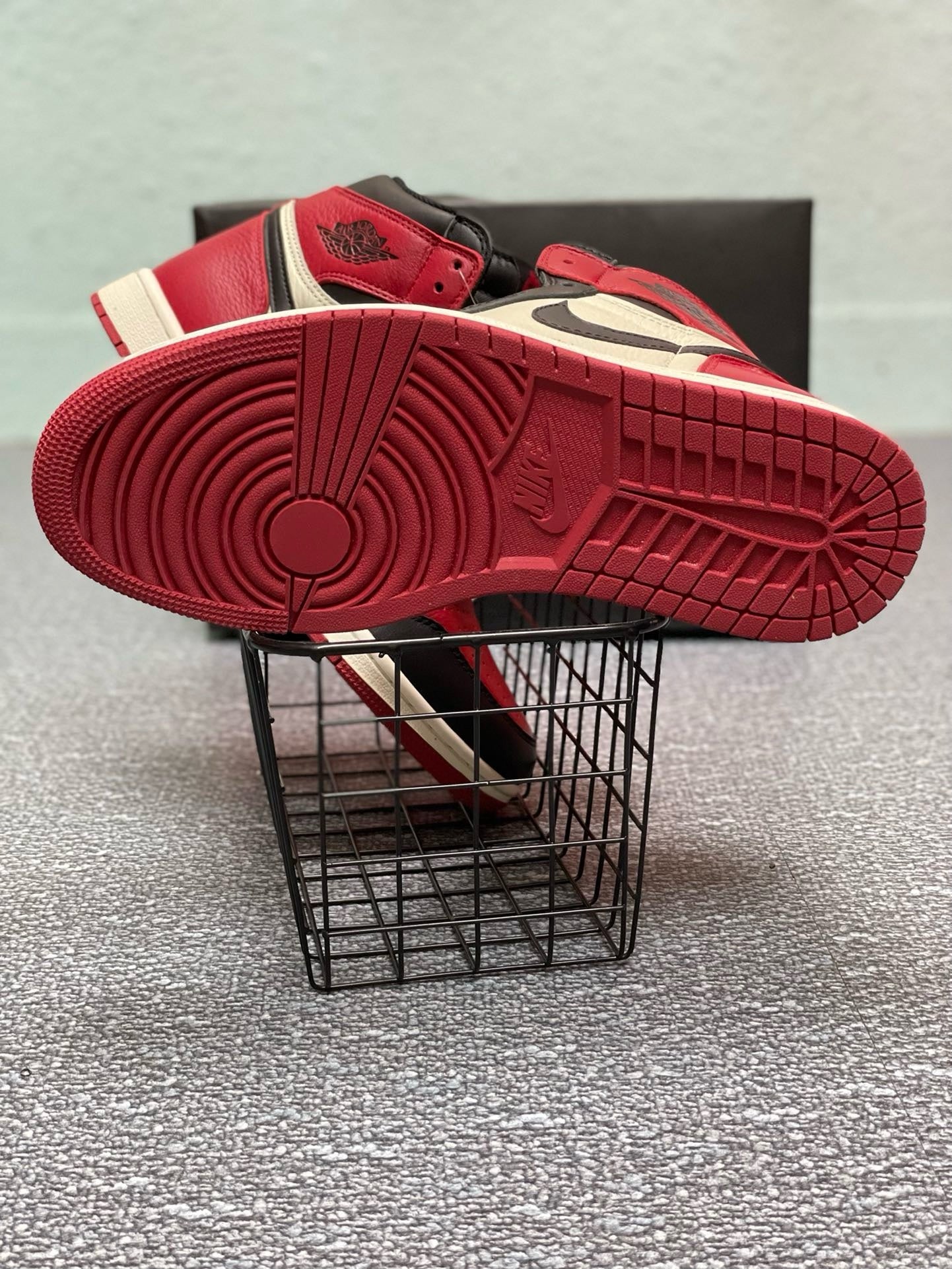 SNEAKERS AIR JORDAN 1 HIGH BRED TOE ROUGE