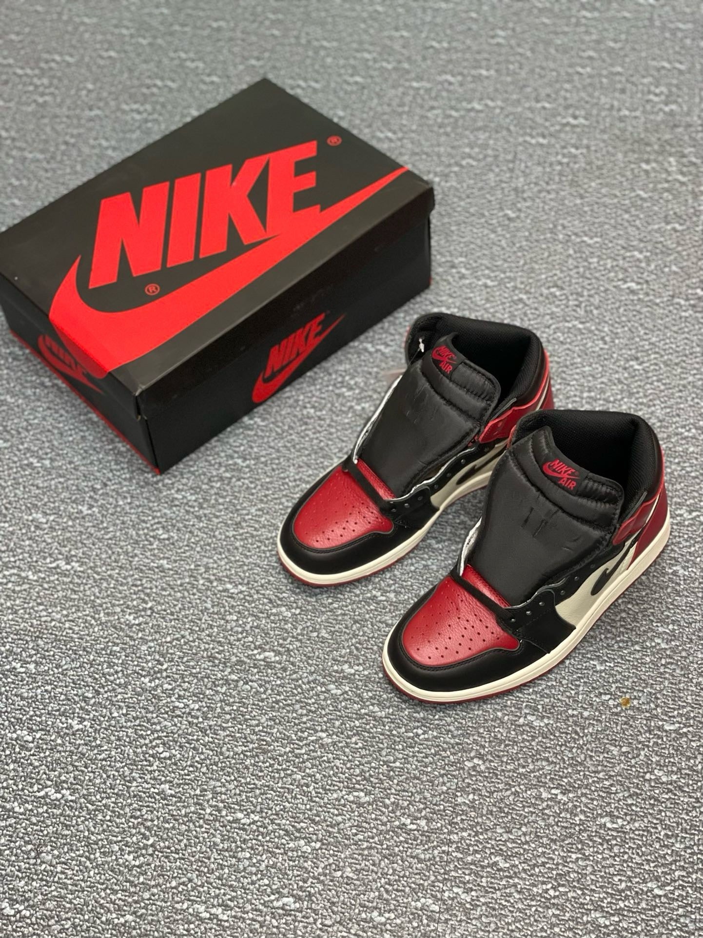 SNEAKERS AIR JORDAN 1 HIGH BRED TOE ROUGE