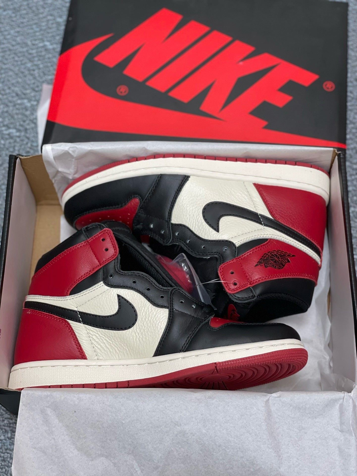 SNEAKERS AIR JORDAN 1 HIGH BRED TOE ROUGE