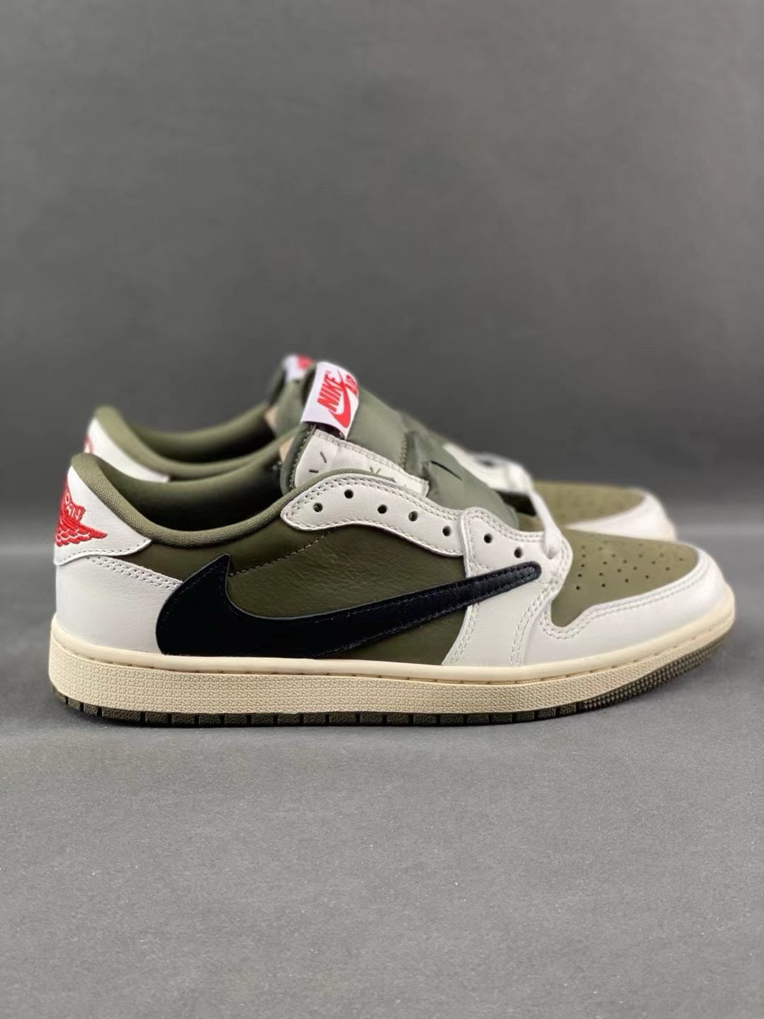 SNEAKERS AIR JORDAN 1 LOW TRAVIS SCOTT OLIVE