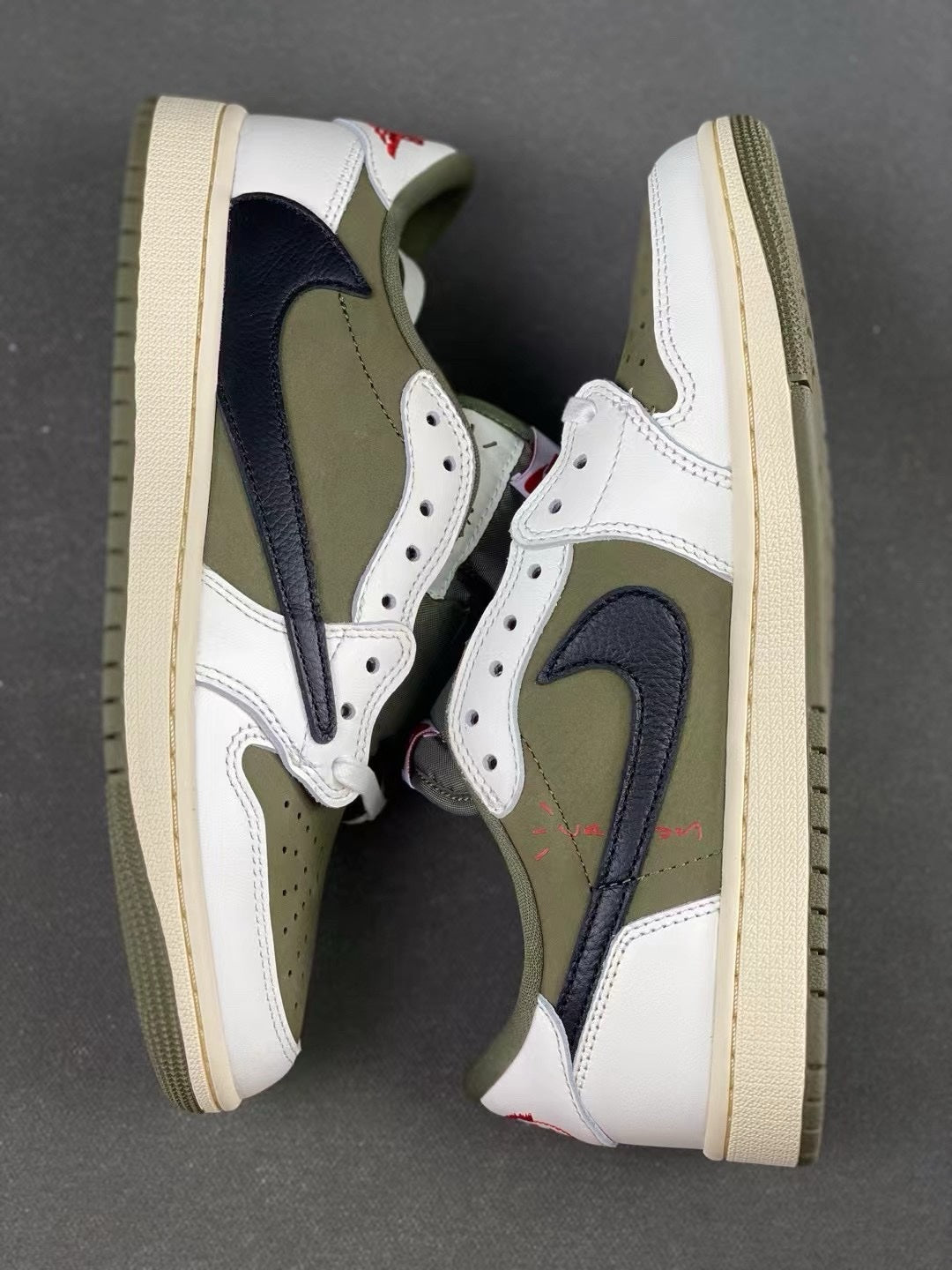 SNEAKERS AIR JORDAN 1 LOW TRAVIS SCOTT OLIVE