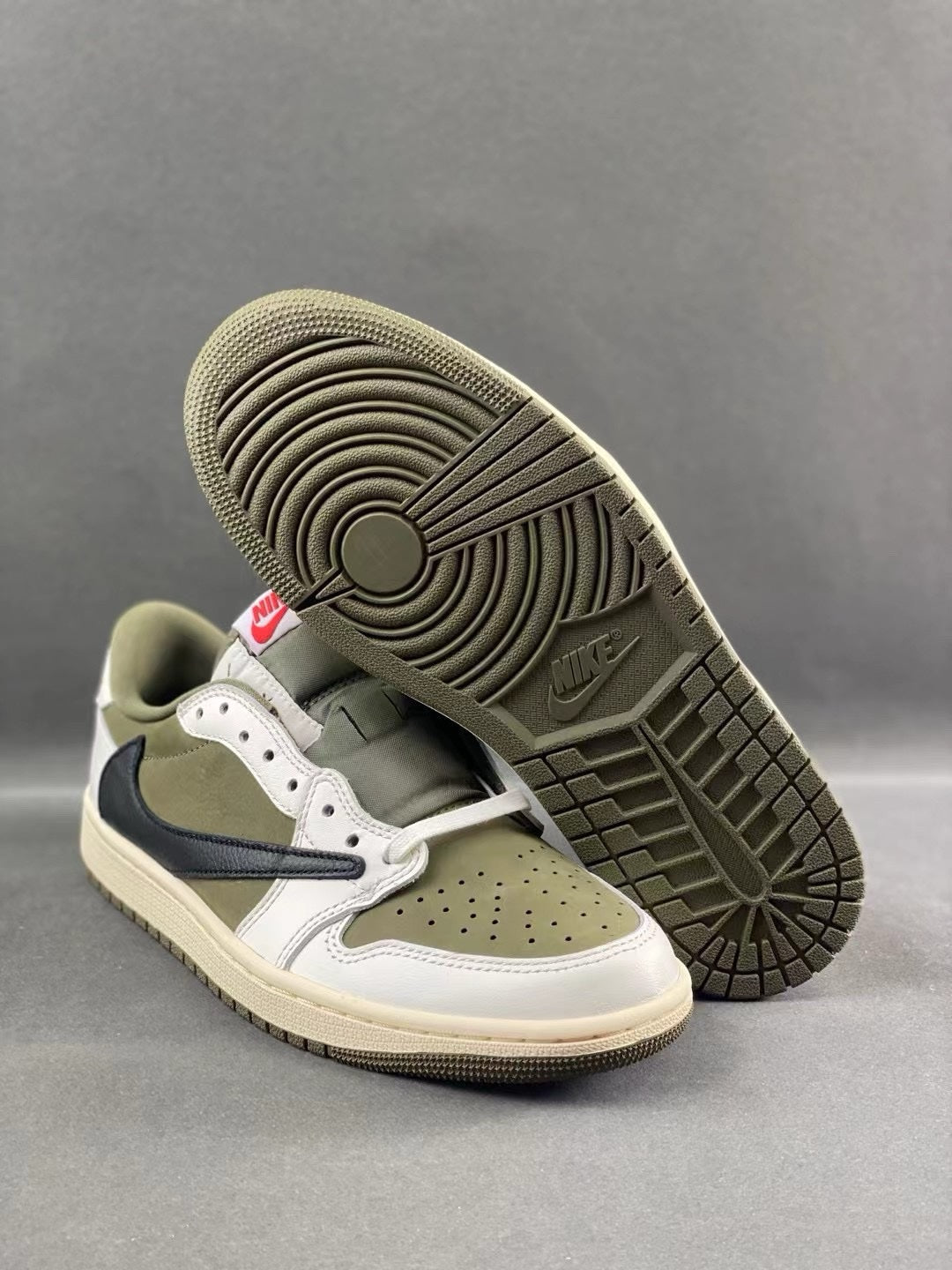 SNEAKERS AIR JORDAN 1 LOW TRAVIS SCOTT OLIVE